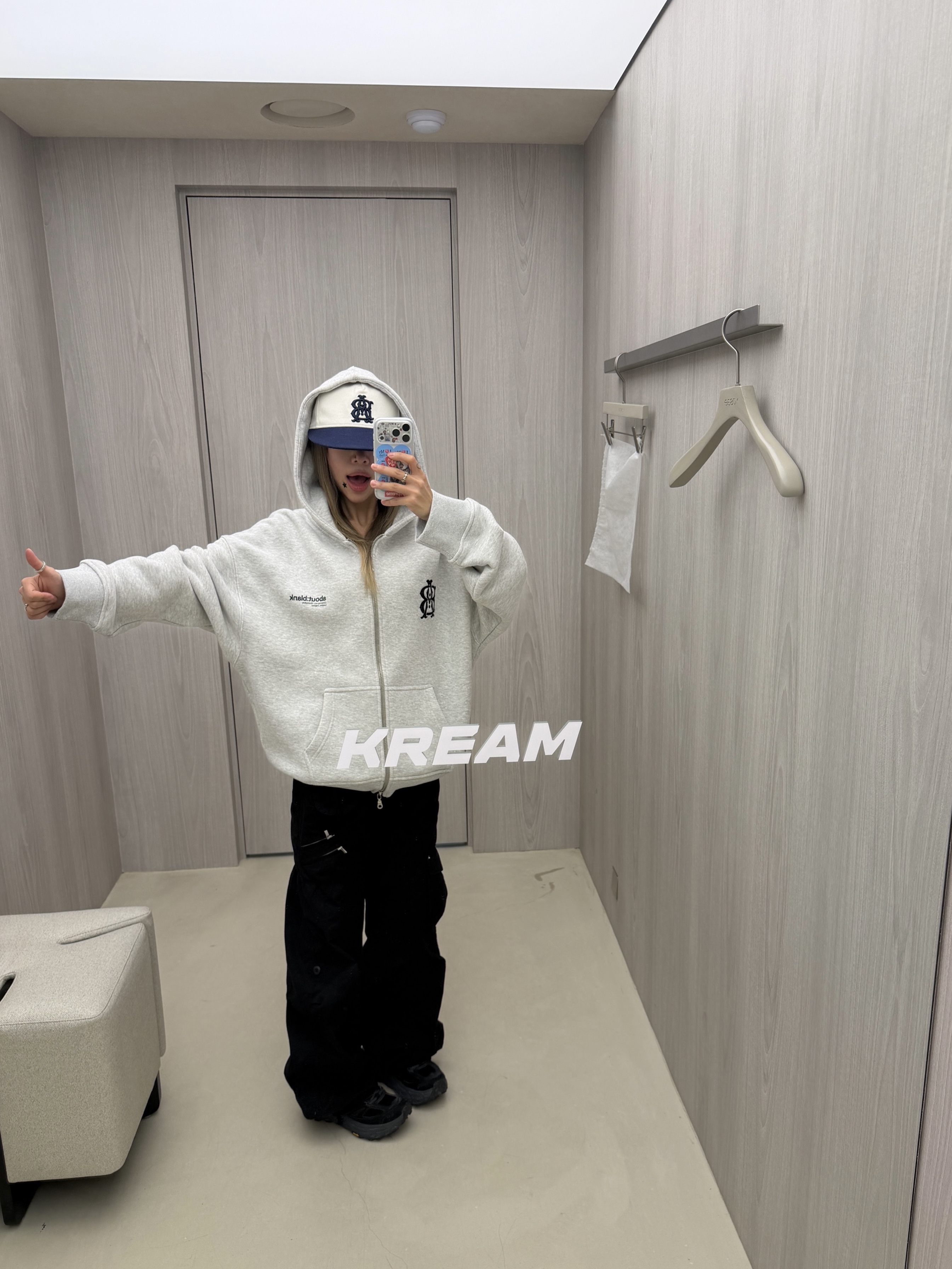 [KREAM 단독] About:Blank Dual Logo Zip Hoodie Grey Marl Black - 26SS, [KREAM 단독] [재입고] About:Blank Monogram Contrast Cap Ecru Navy - 26SS 착용 스타일 - 2
