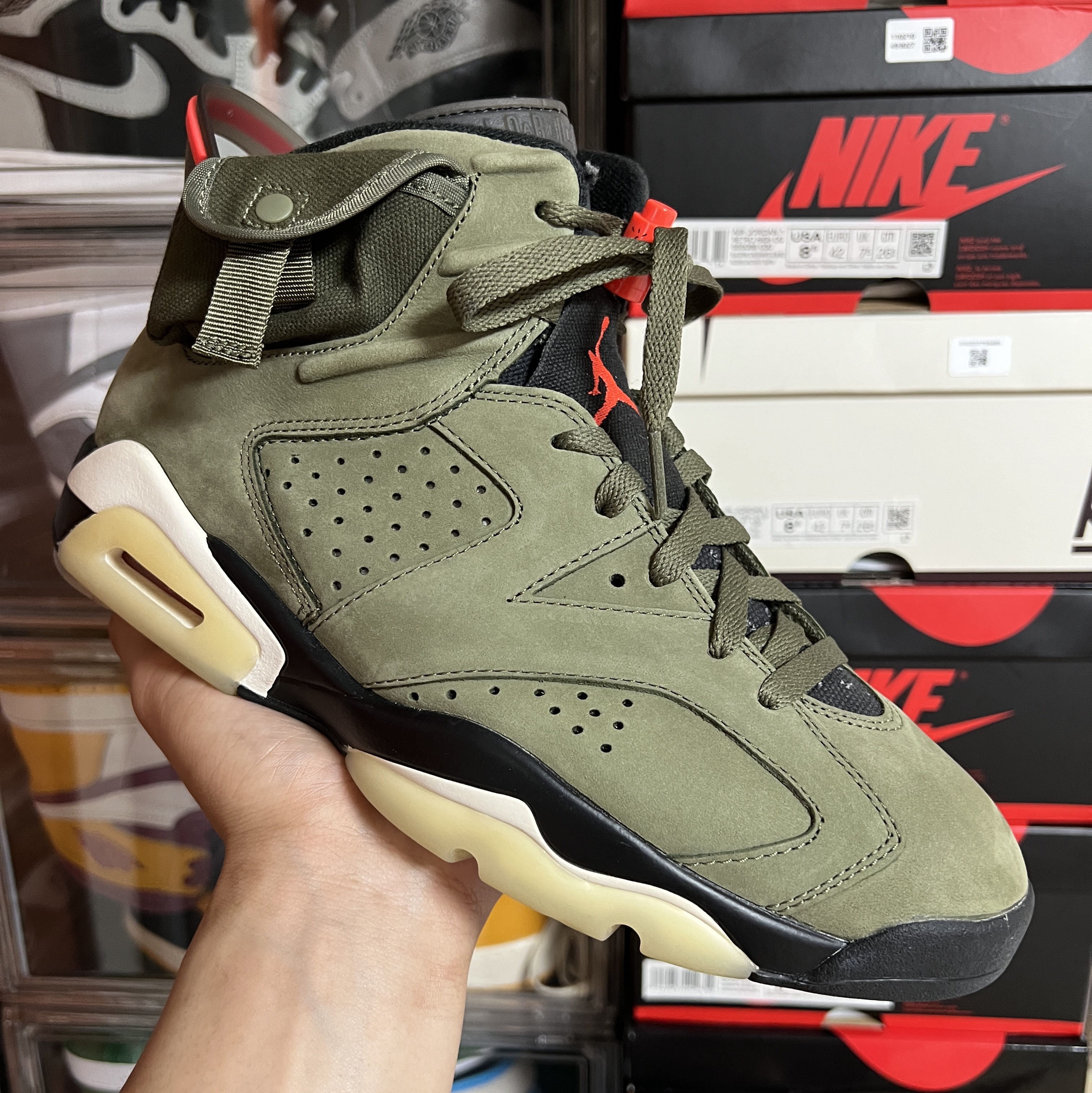 Jordan 6 x Travis Scott Retro Olive 착용 스타일 - 5