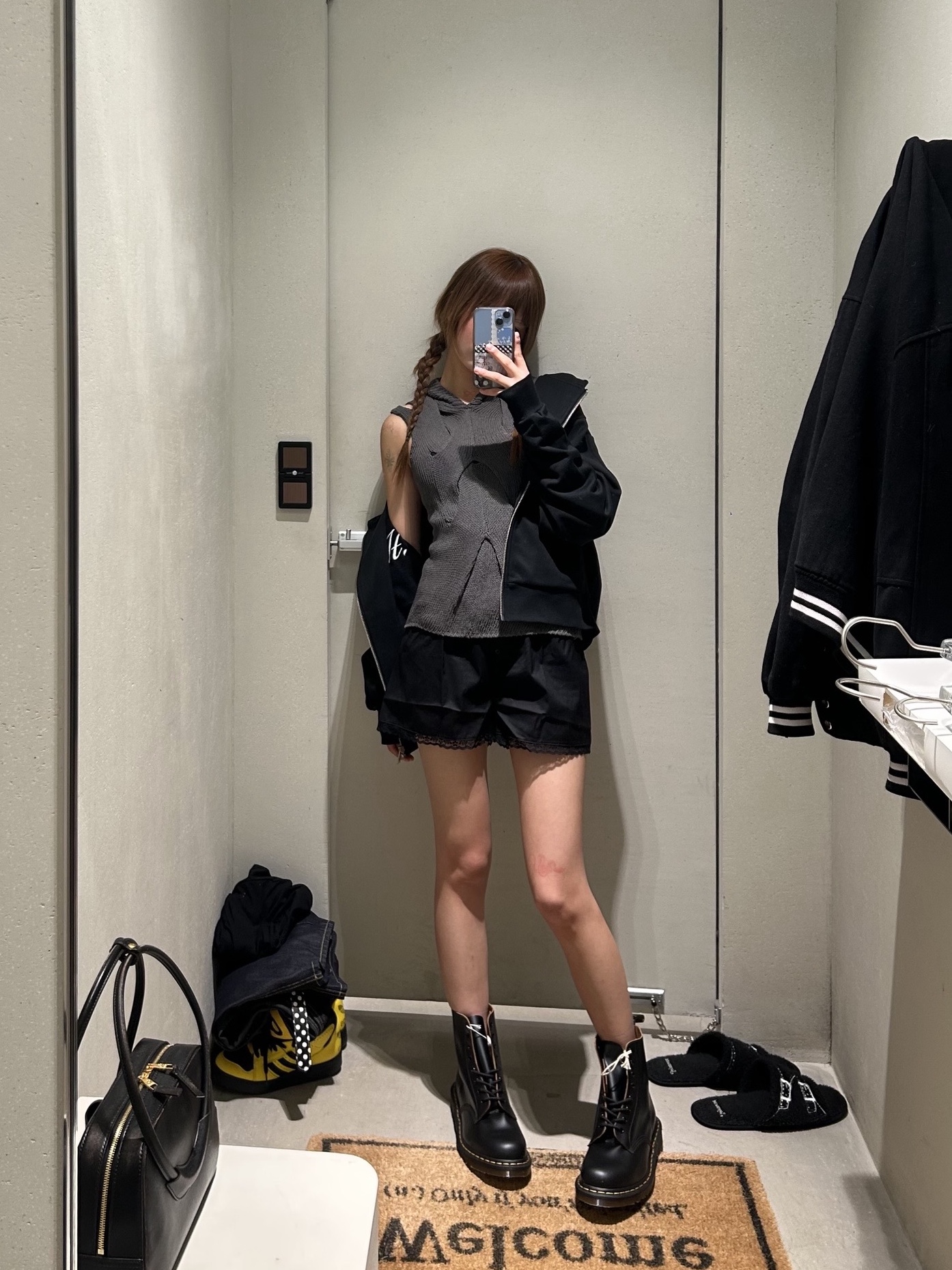 Nache Women Out In Knitted Sleeveless Charcoal - 26SS, [KREAM 단독] Cou Cou Intimates Women The Boxer Black - 26SS 착용 스타일 - 1