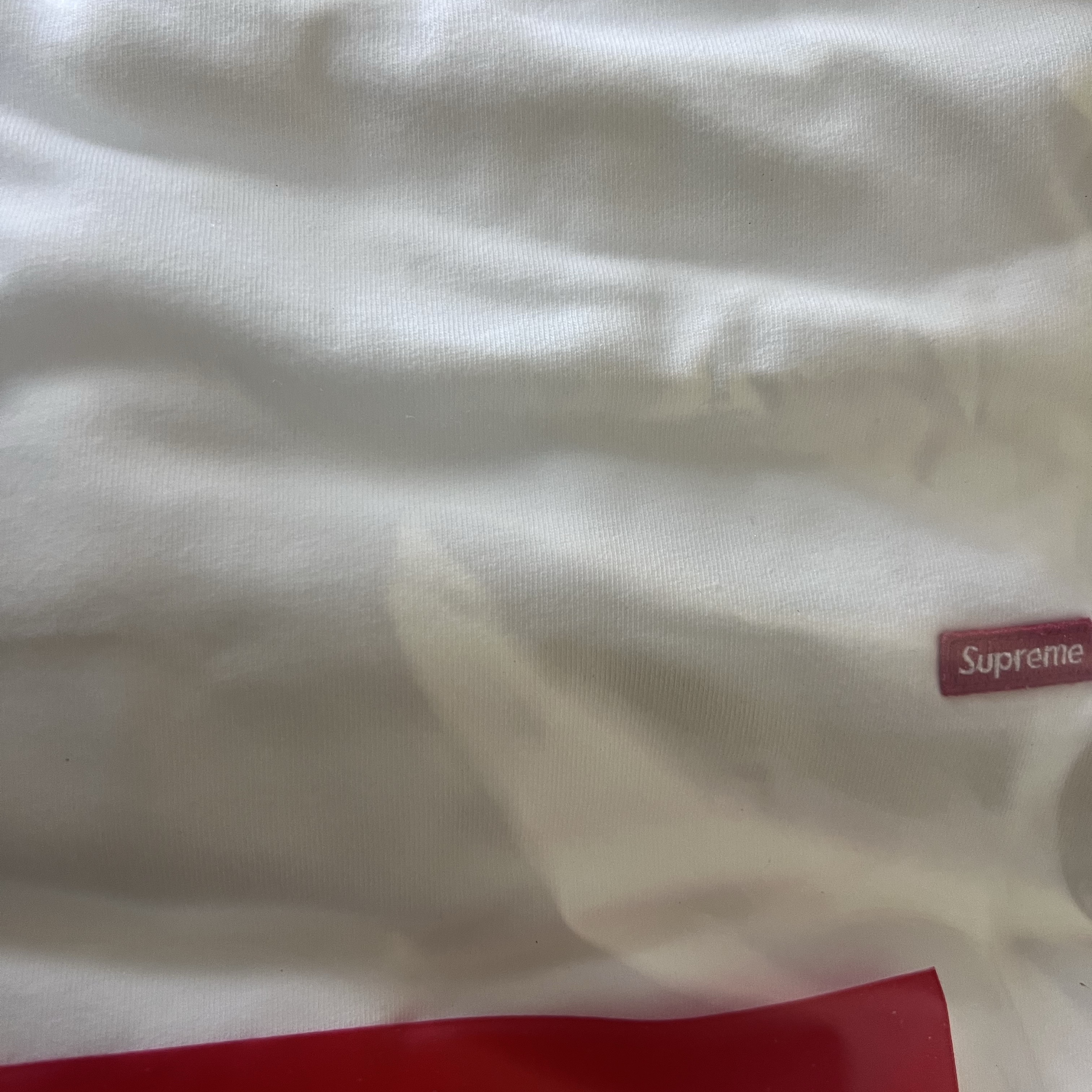 Supreme Small Box L/S T-Shirt White - 26SS 착용 스타일