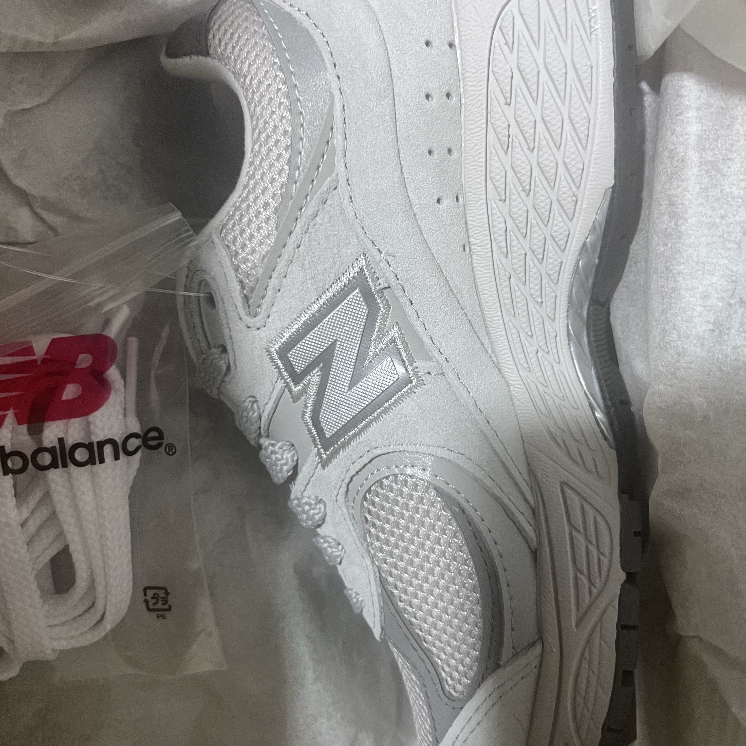 New Balance 2002R T2 Gray 착용 스타일