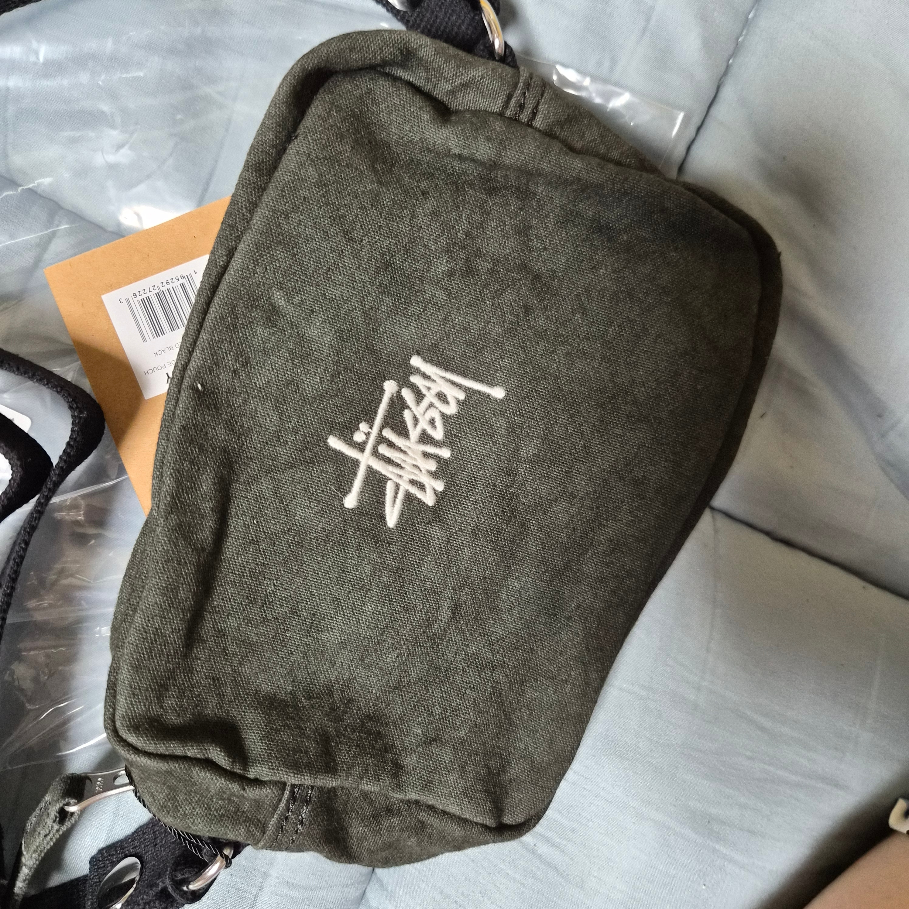 Stussy Canvas Side Pouch Washed Black 착용 스타일