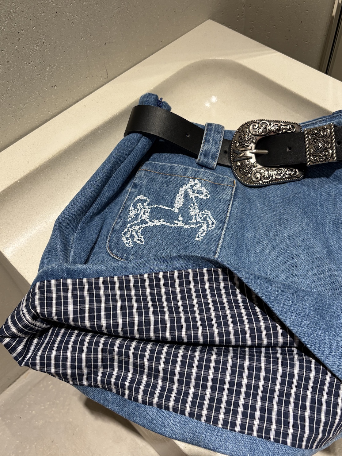 Markgong Women Blue Cross Stitch Embroidered Denim Skirt With Detachable Belt Blue - 26SS, Markgong Women Mark My Gong Printed Red 3/4 Sleeve Cowl Neck Backless Top Red - 26SS 착용 스타일 - 4