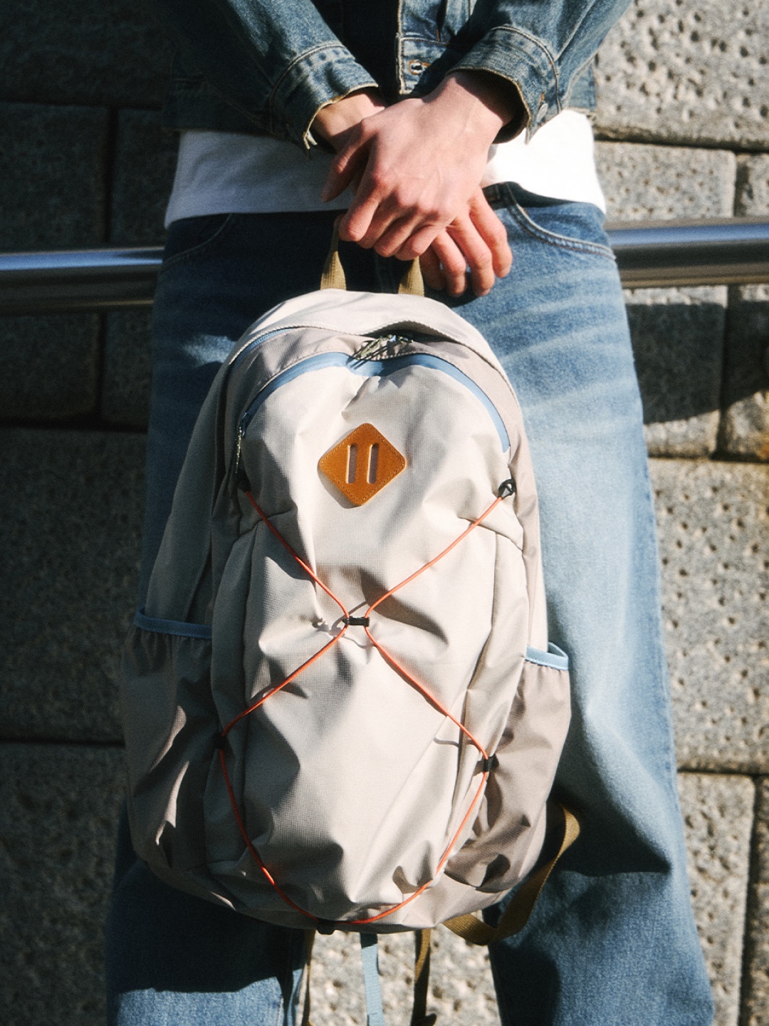 [KREAM 단독] MAZIUNTITLED Roam Pack Dusty Blue 착용 스타일 - 4