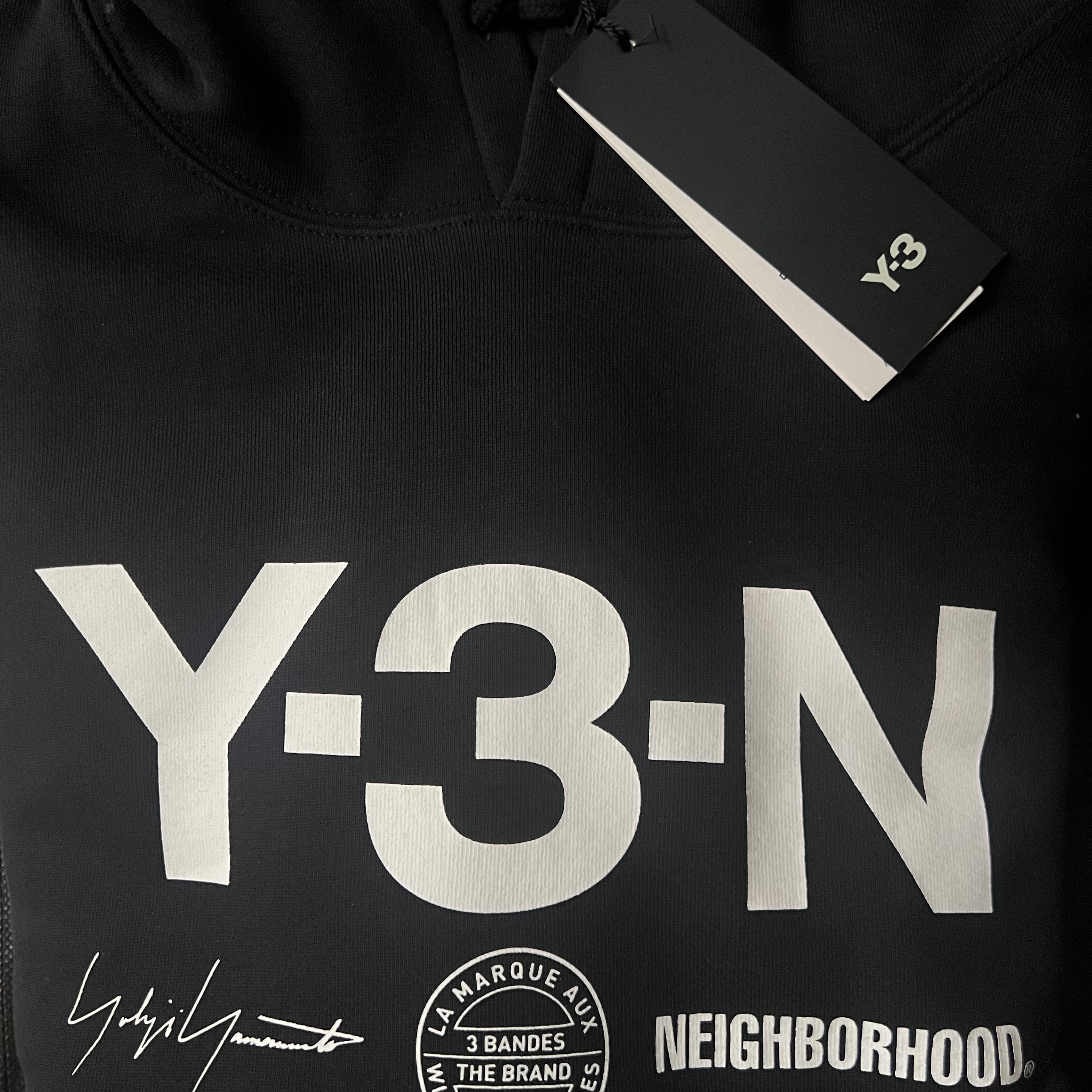 Y-3 x Neighborhood Graphic Hoodie Black 착용 스타일 - 1