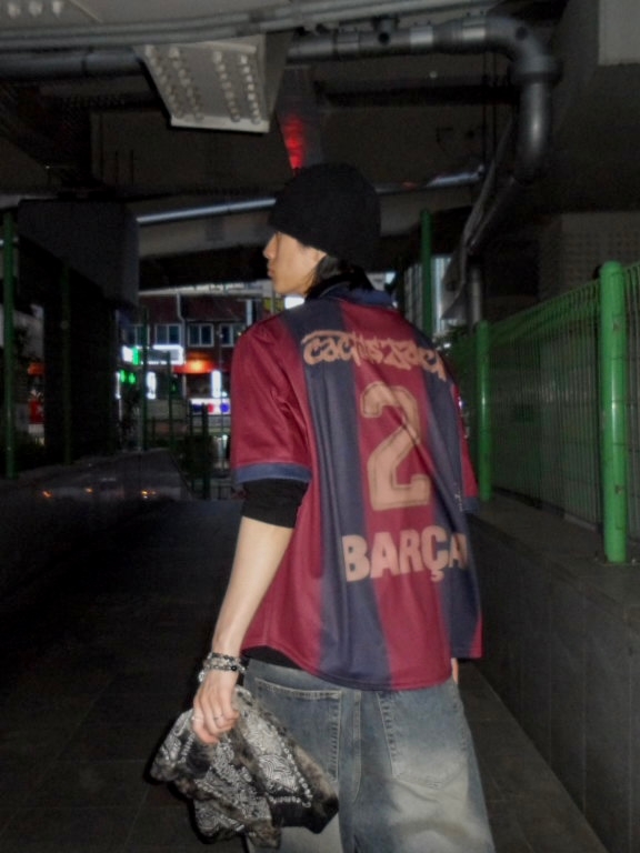 Nike FC Barcelona x Travis Scott Retro 2000/01 Home Skeleton Jersey Multicolor (Non Marking Ver.), Nike SB Ishod Wair Light Olive 착용 스타일 - 4