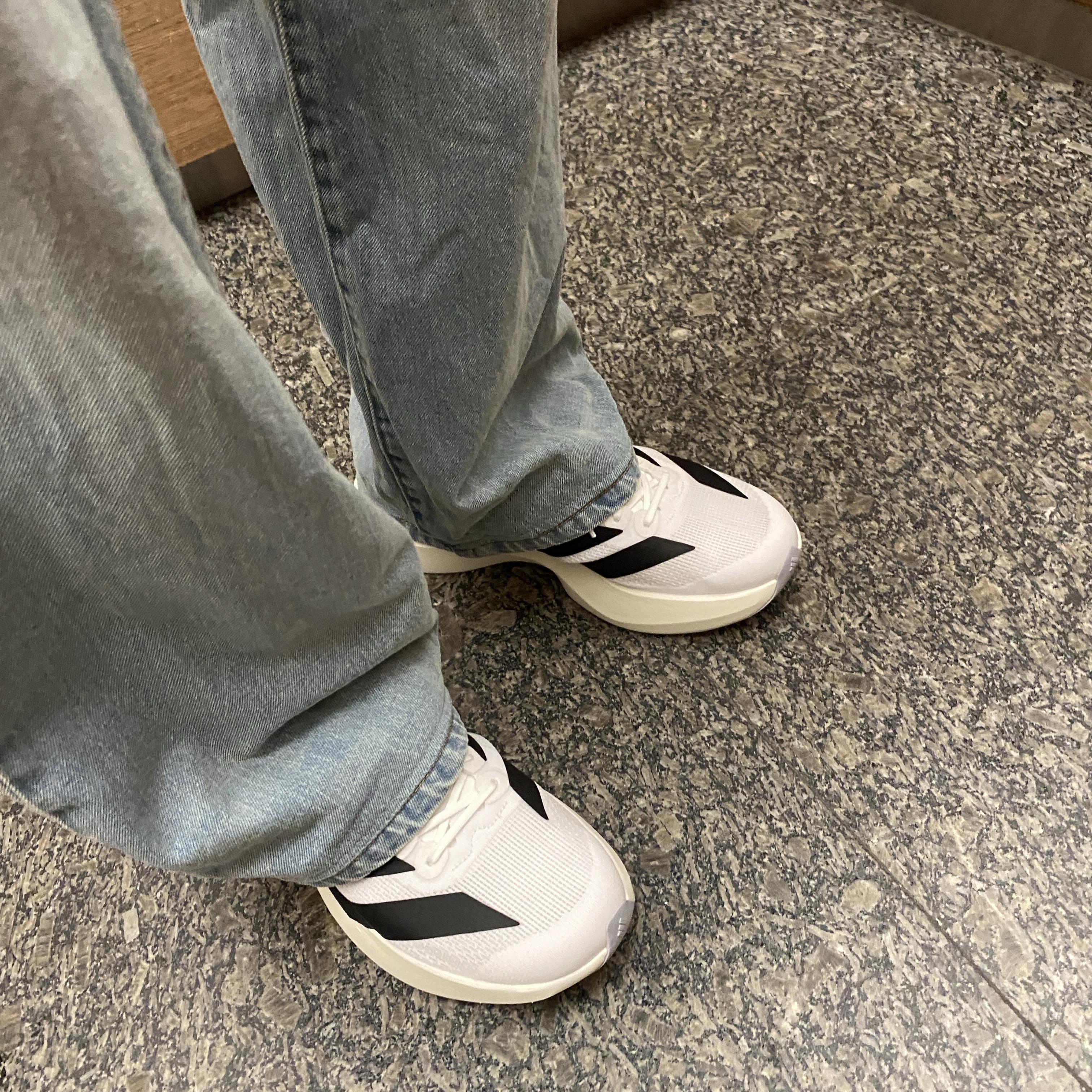 Adidas Adizero EVO SL Cloud White Core Black 착용 스타일 - 5