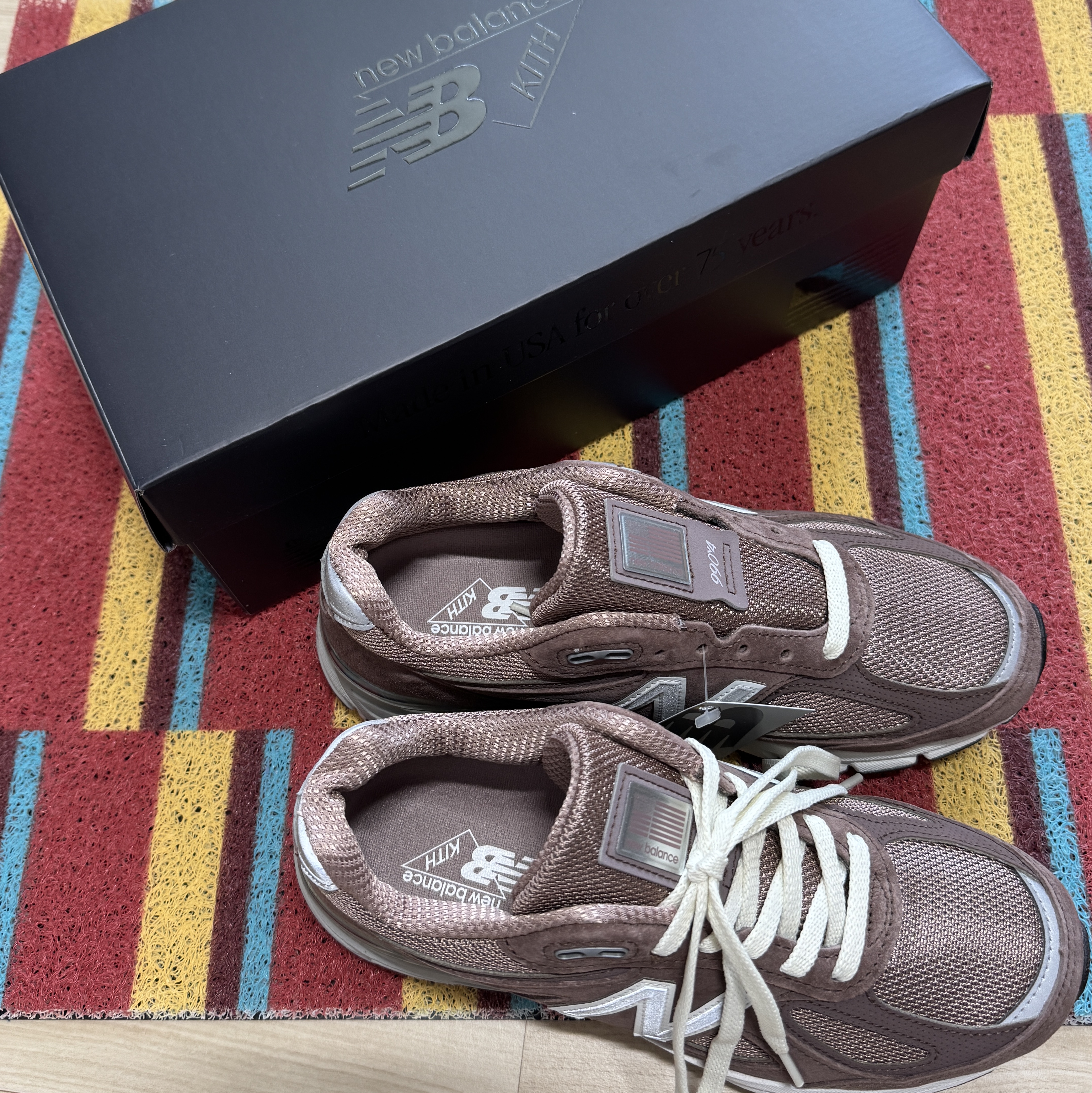 New Balance x Kith 990v4 Made in USA Dusty Mauve 착용 스타일 - 4