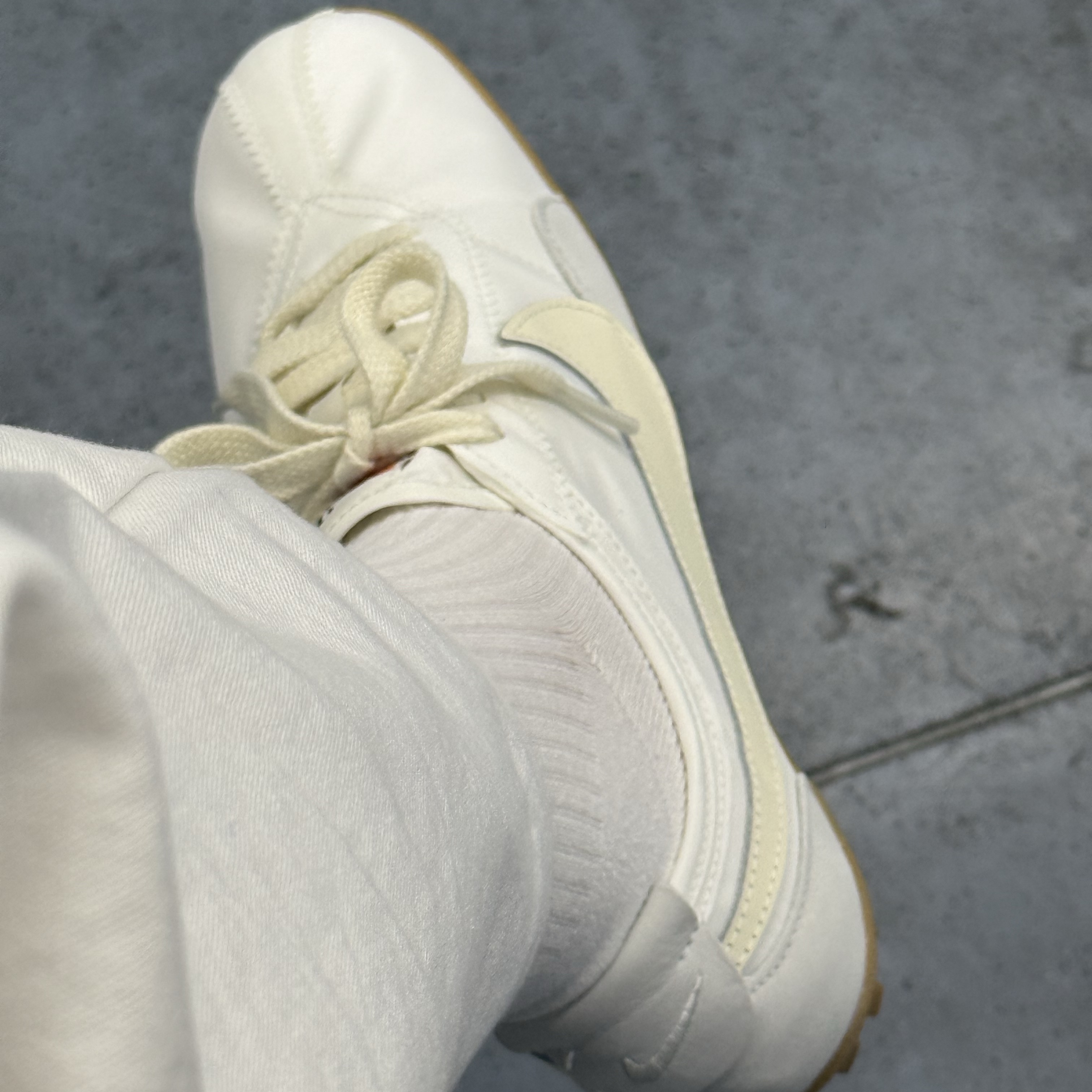 (W) Nike Moon Shoe OG Summit White Gum Light Brown 착용 스타일