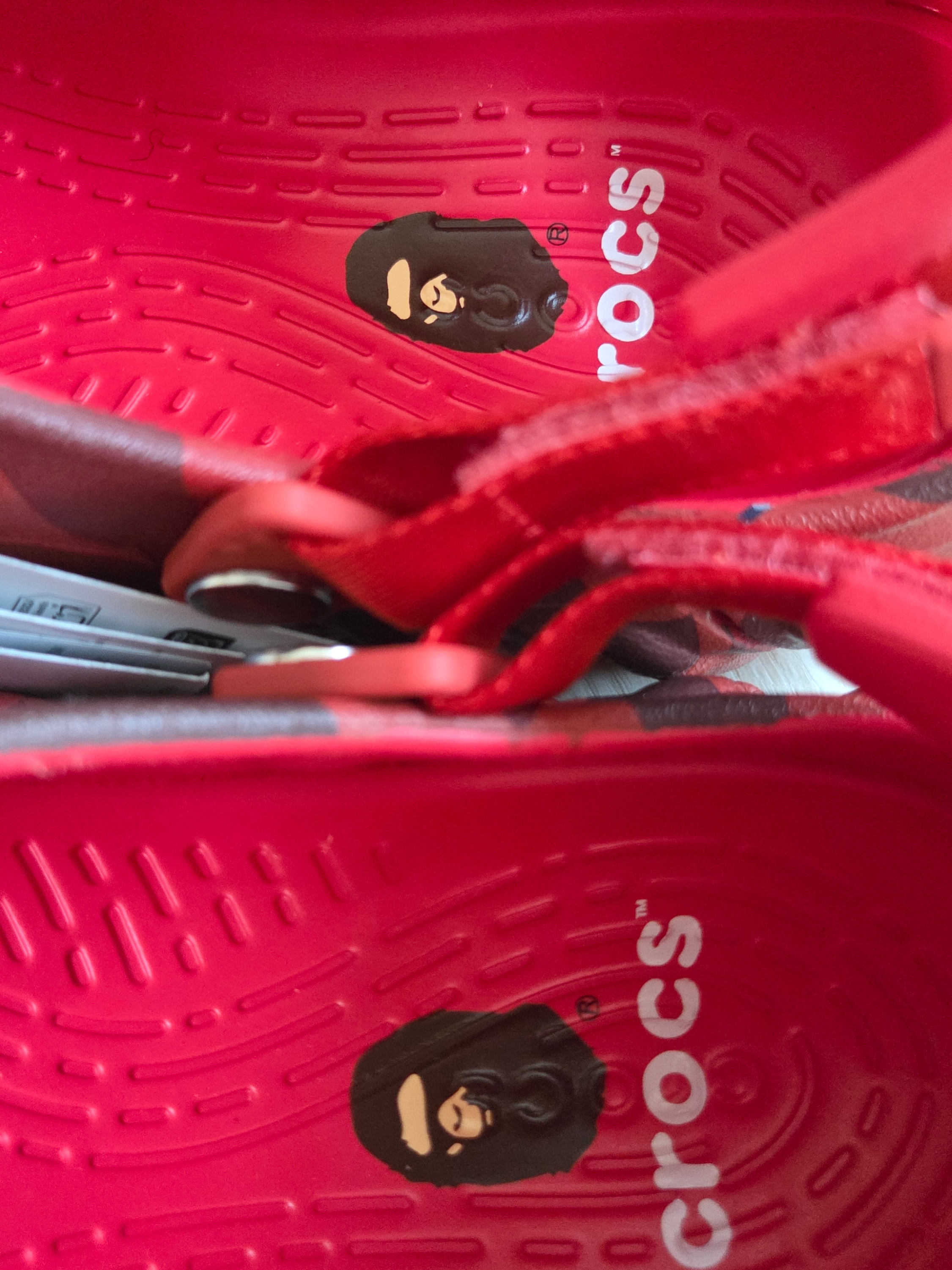 Crocs x BAPE Echo RO Clog Red 착용 스타일 - 6
