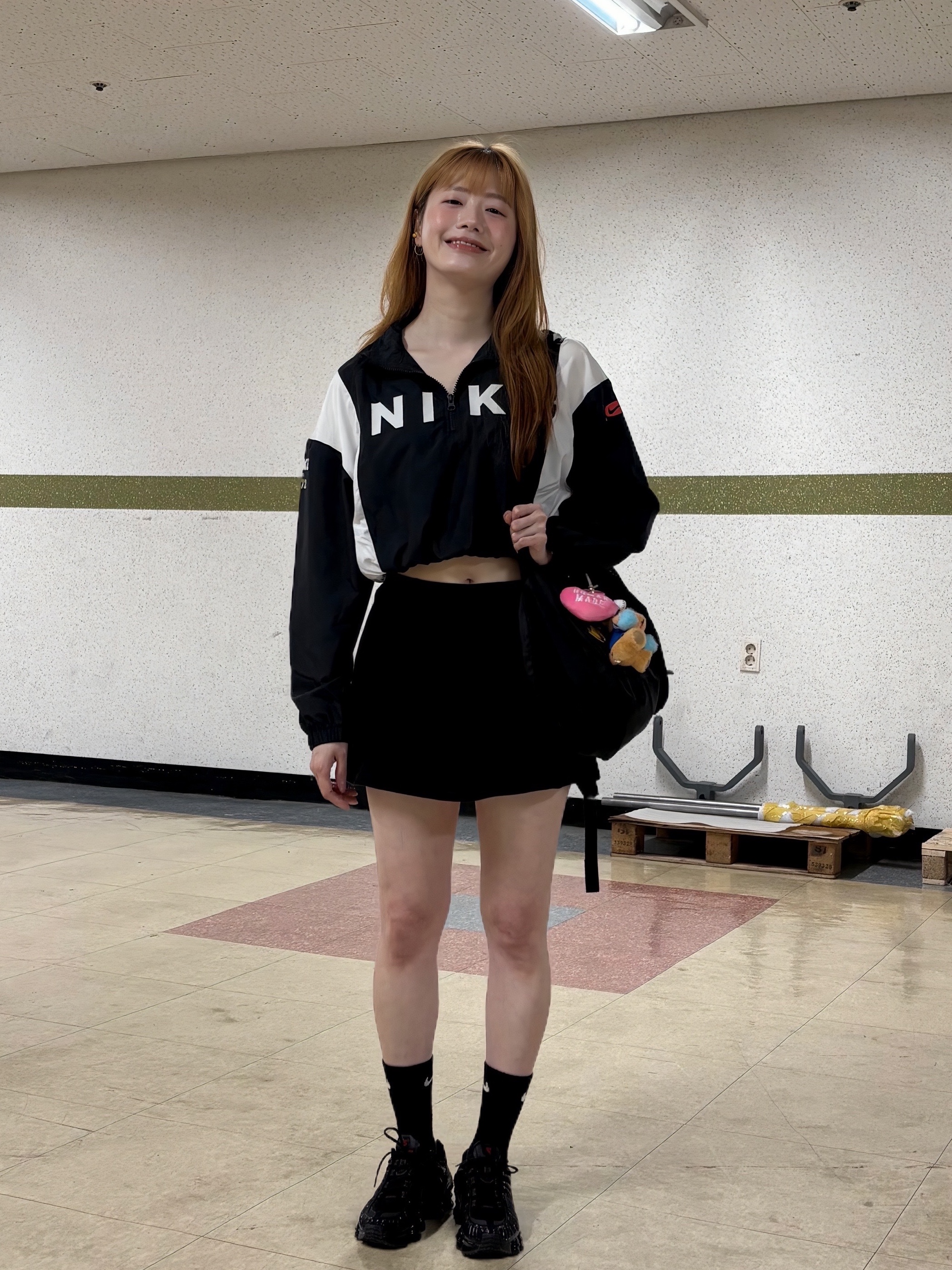 (W) Nike Shox TL Black and Max Orange, Starbucks x KBO Lions Bearista Keychain 착용 스타일 - 8