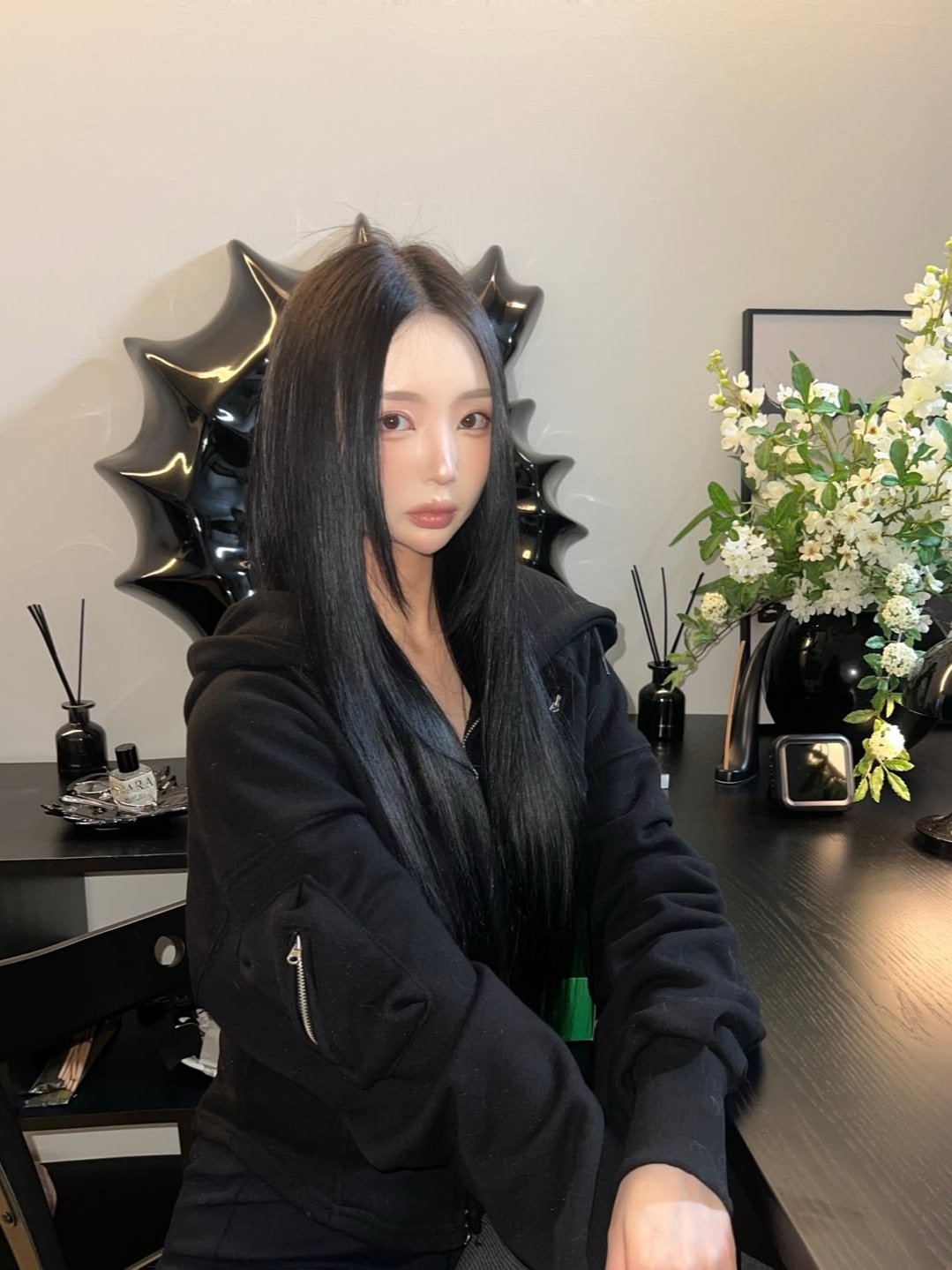 VOONT Jenny Corset Hood Zip-Up (BLACK) 착용 스타일 - 4
