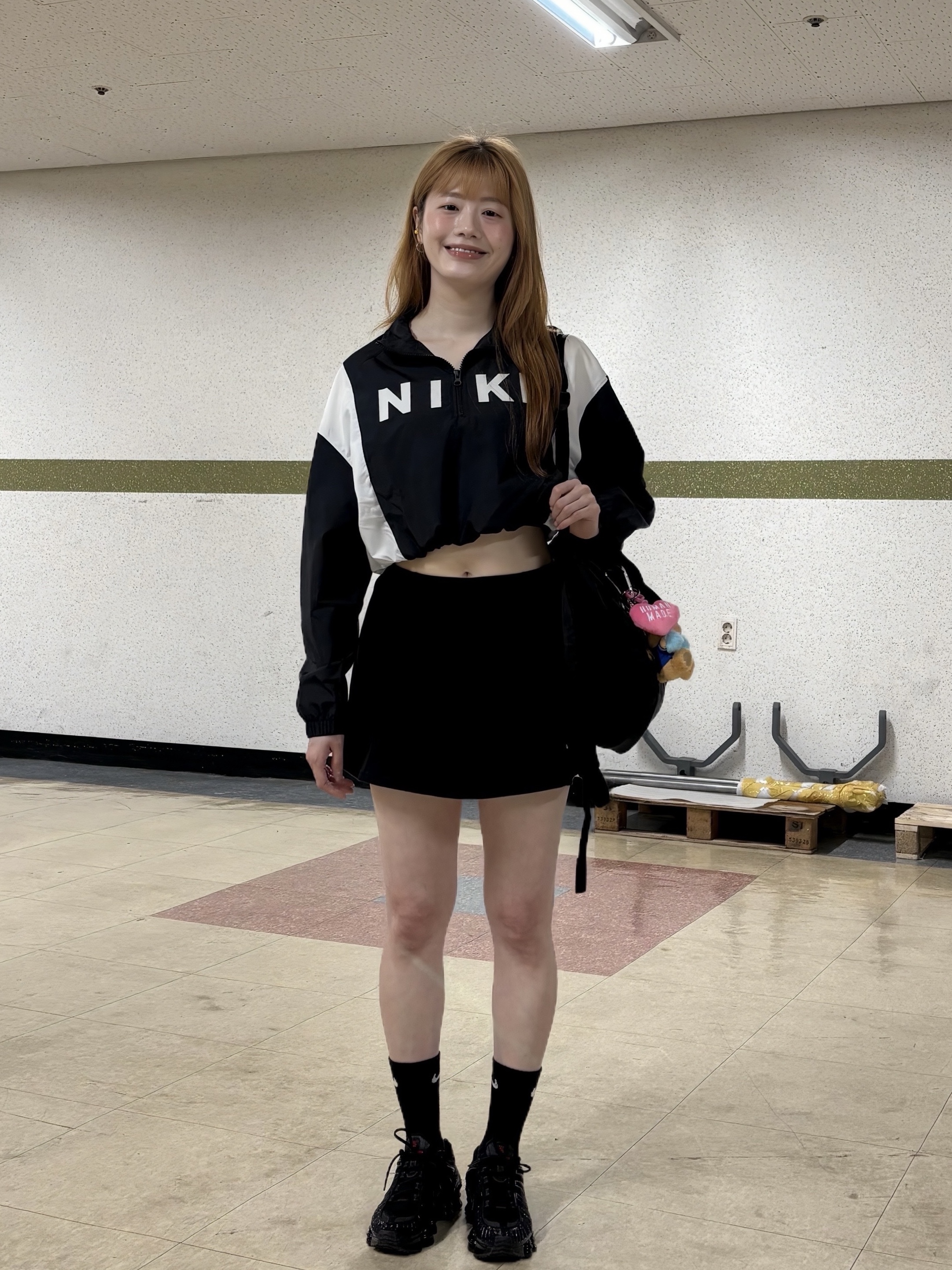 (W) Nike Shox TL Black and Max Orange, Starbucks x KBO Lions Bearista Keychain 착용 스타일 - 2