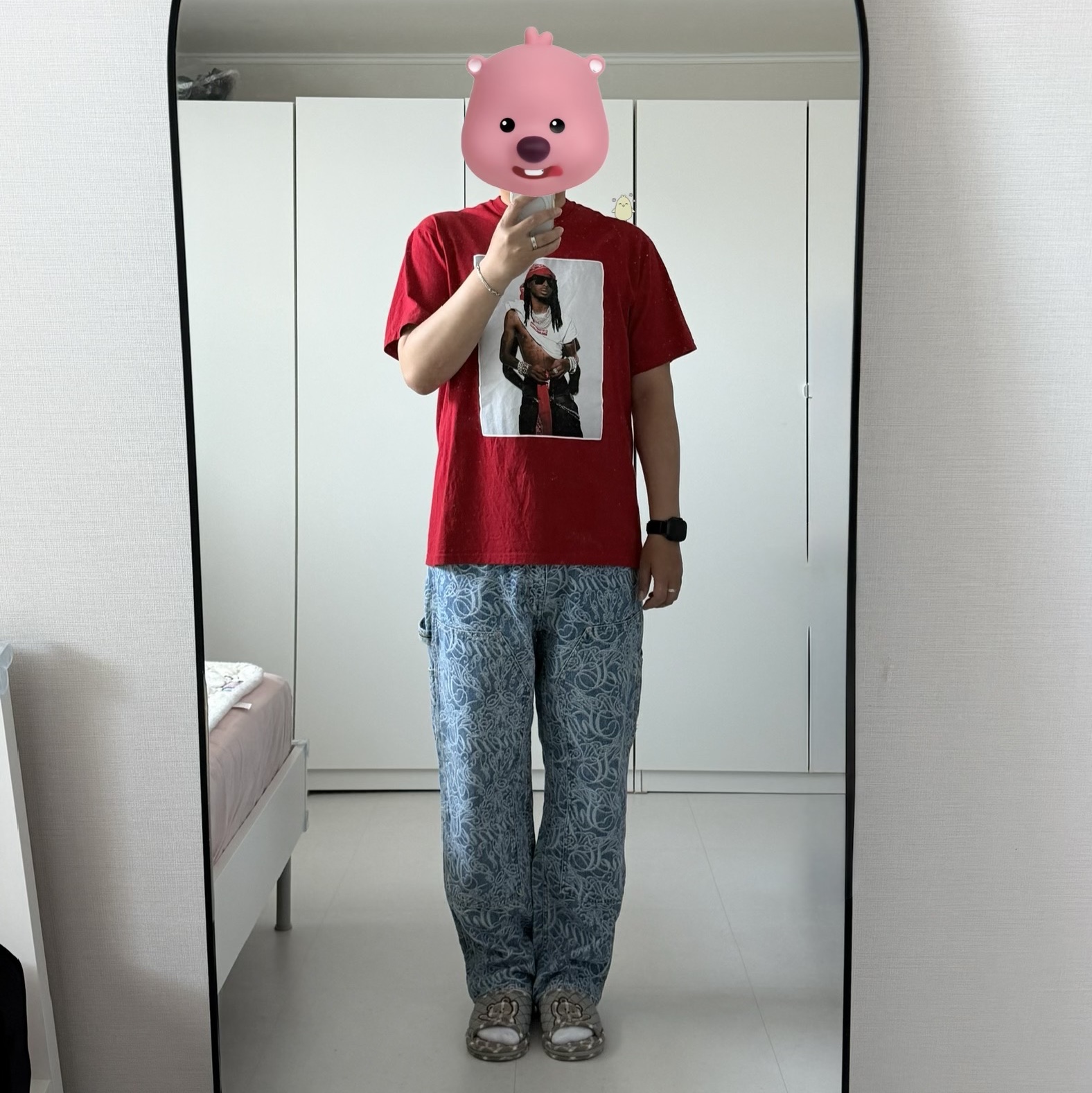Supreme Playboi Carti T-Shirt Red - 25FW, Supreme Script Jacquard Double Knee Denim Painter Pants Washed Blue - 22FW 착용 스타일 - 1