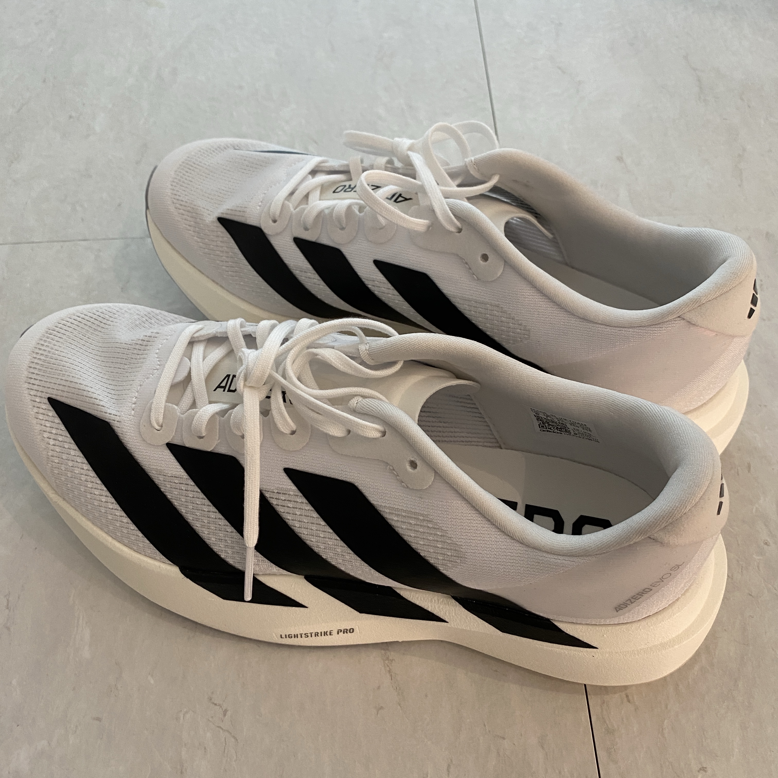 Adidas Adizero EVO SL Cloud White Core Black 착용 스타일 - 2