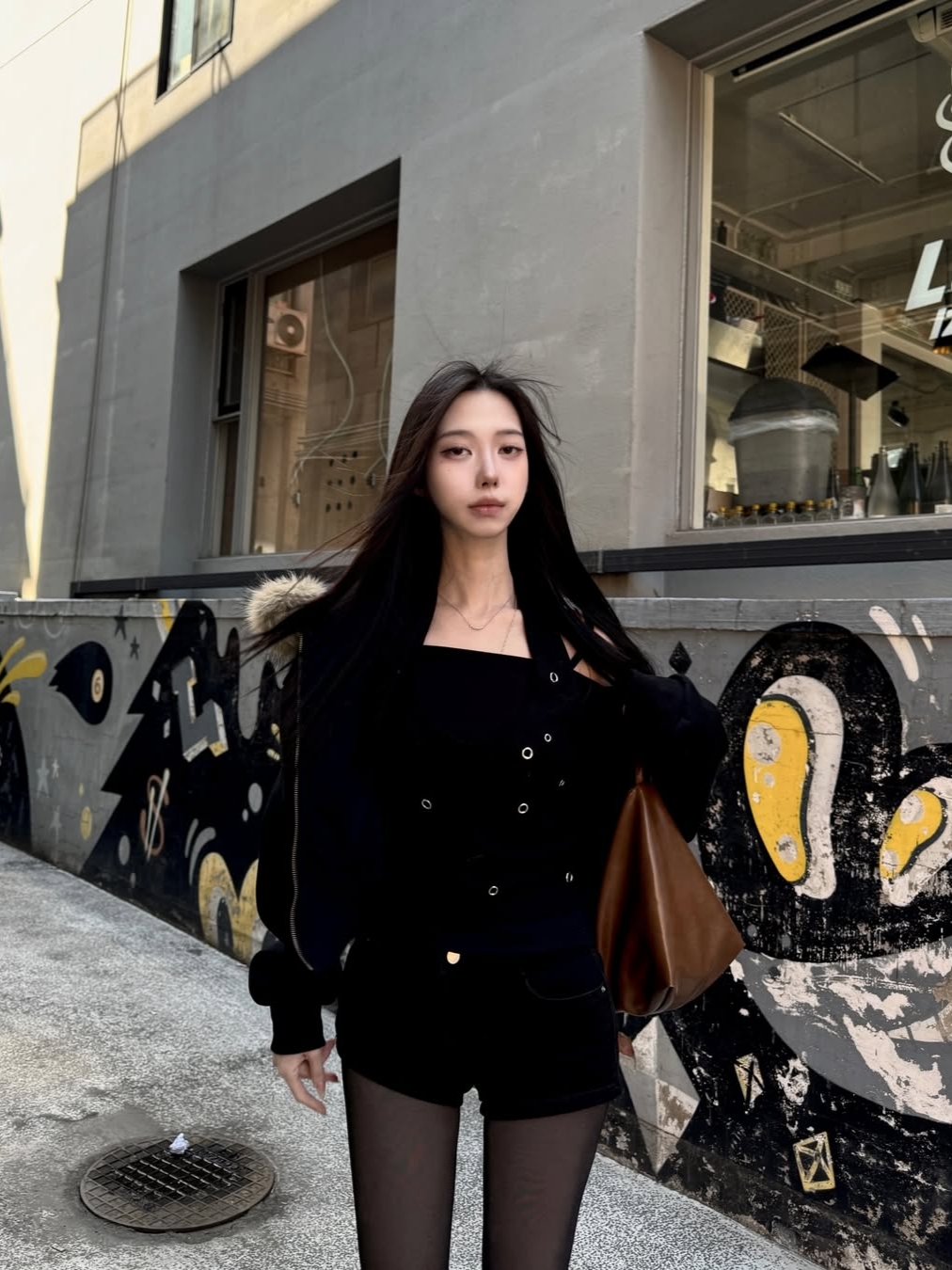VOONT Eyelet Halter Long Sleeve (BLACK) 착용 스타일 - 2