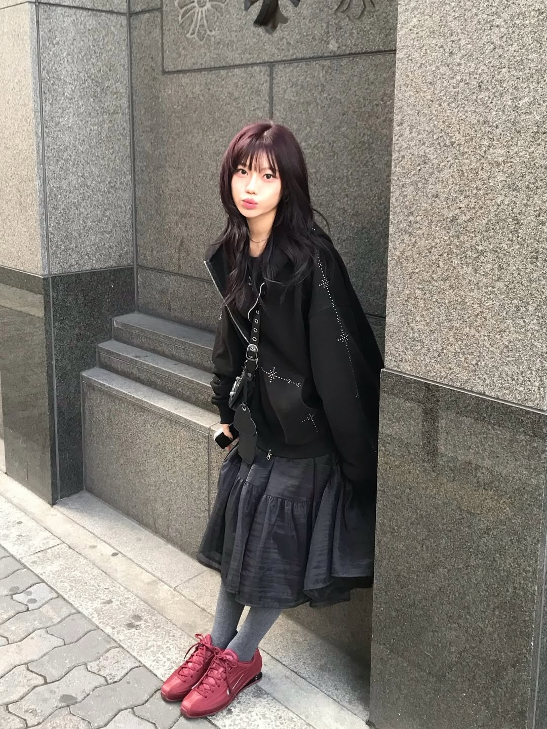 VOONT Stud Line Hood Zip-Up (BLACK) 착용 스타일 - 2