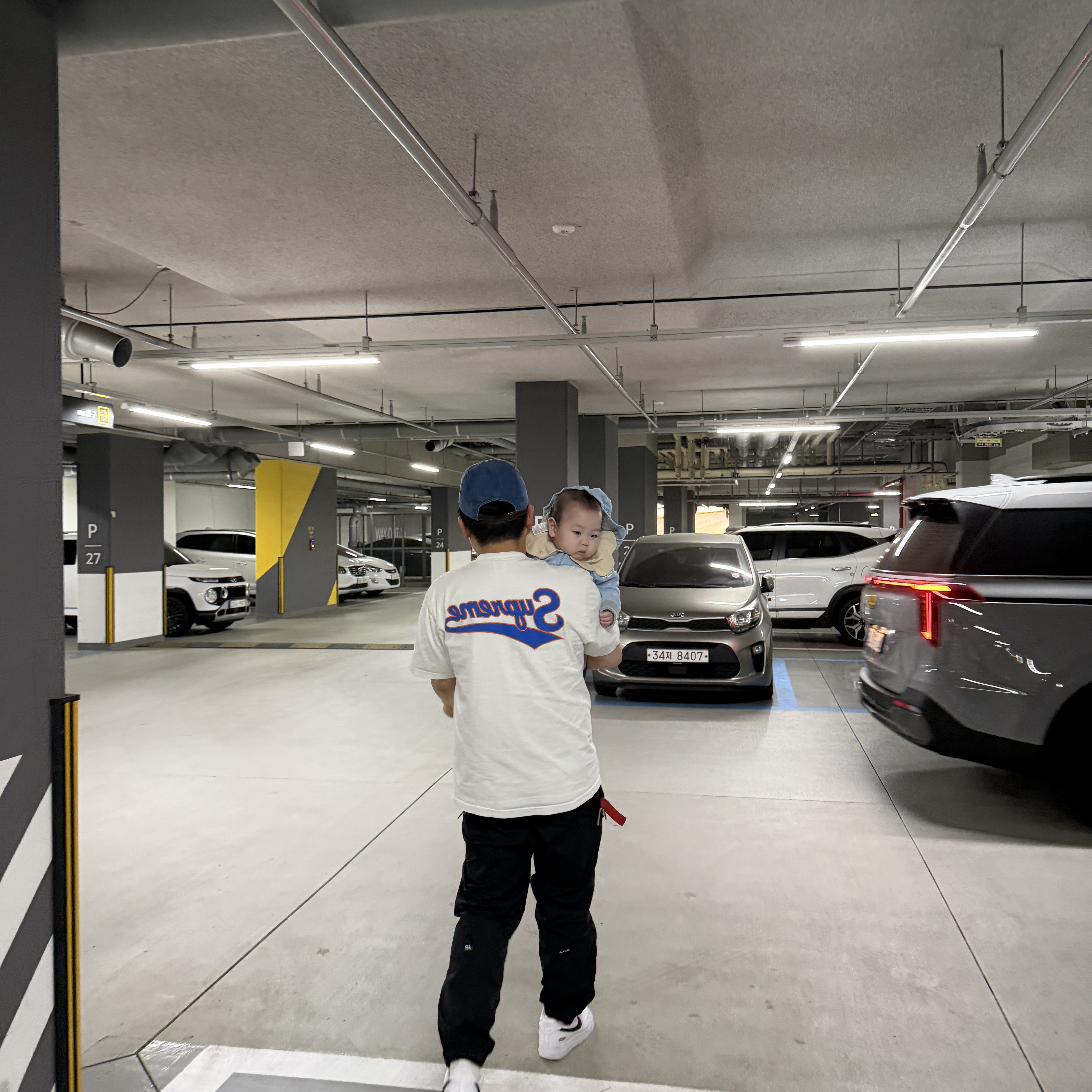 Nike x Supreme Air Force 1 Low White, Supreme Small Box Shirt Washed Blue - 24SS 착용 스타일 - 2