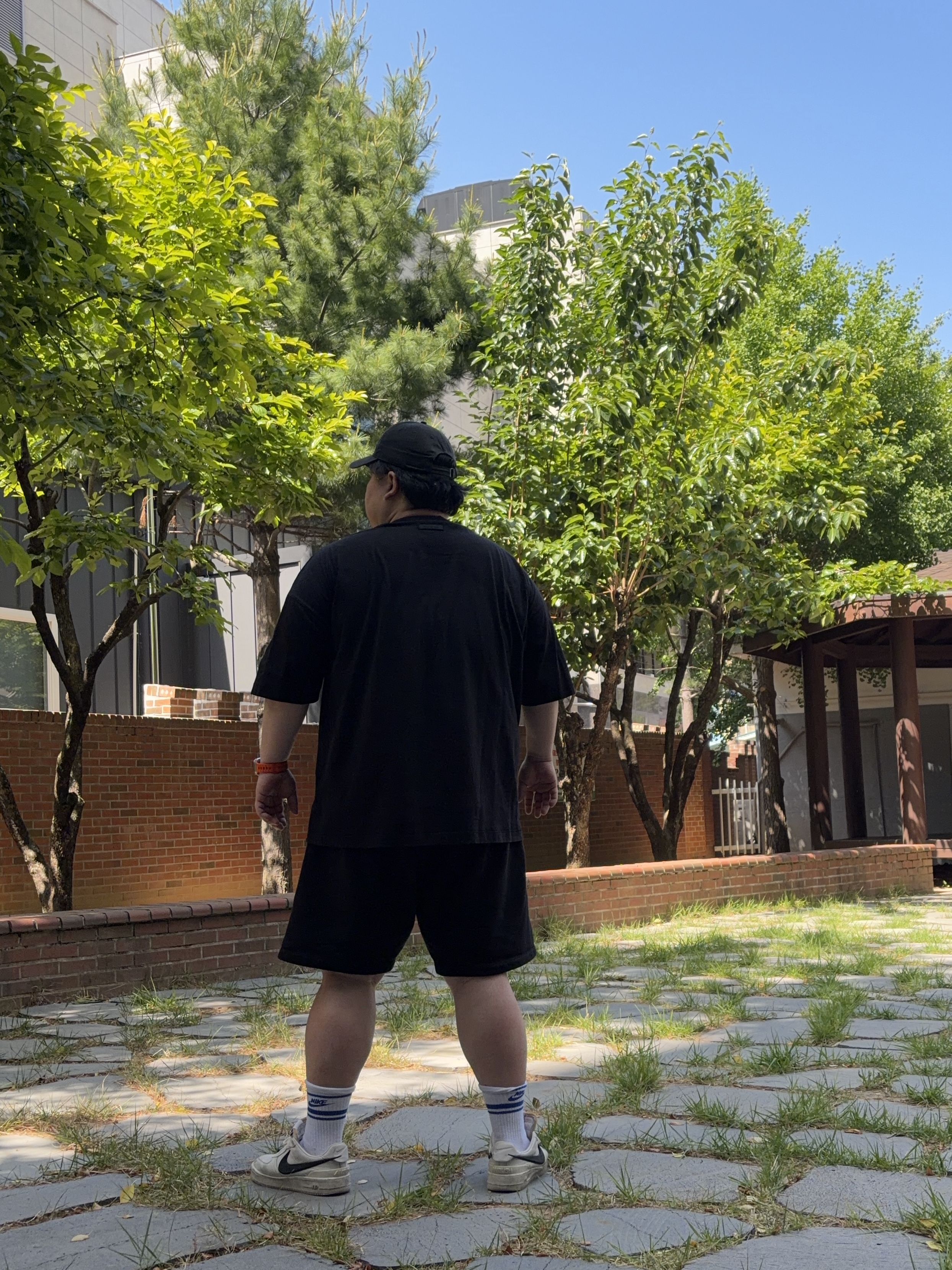 Essentials Fleece Soccer Short Black - 24FW, Essentials T-Shirt Jet Black - 23FW 착용 스타일
