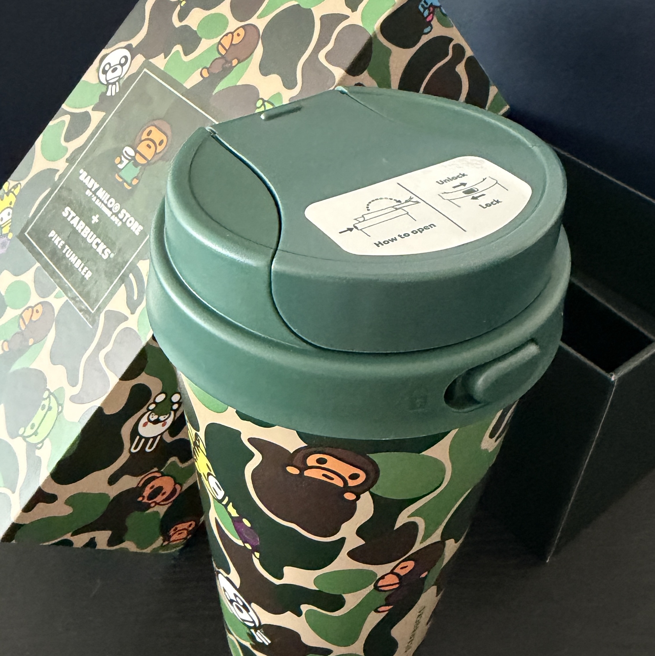 Starbucks x BAPE Baby Milo Tumbler 473ml 착용 스타일 - 2