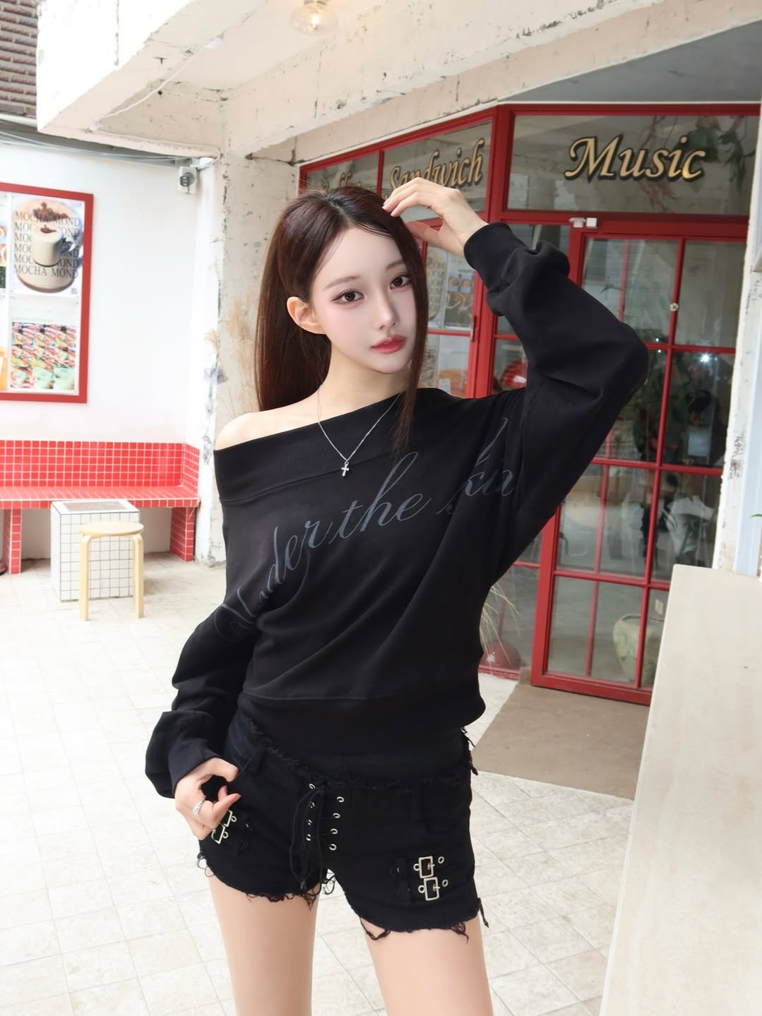 VOONT Lettering Off Shoulder Sweatshirt (BLACK), VOONT Eyelet Buckle Micro Shorts (BLACK) 착용 스타일 - 1