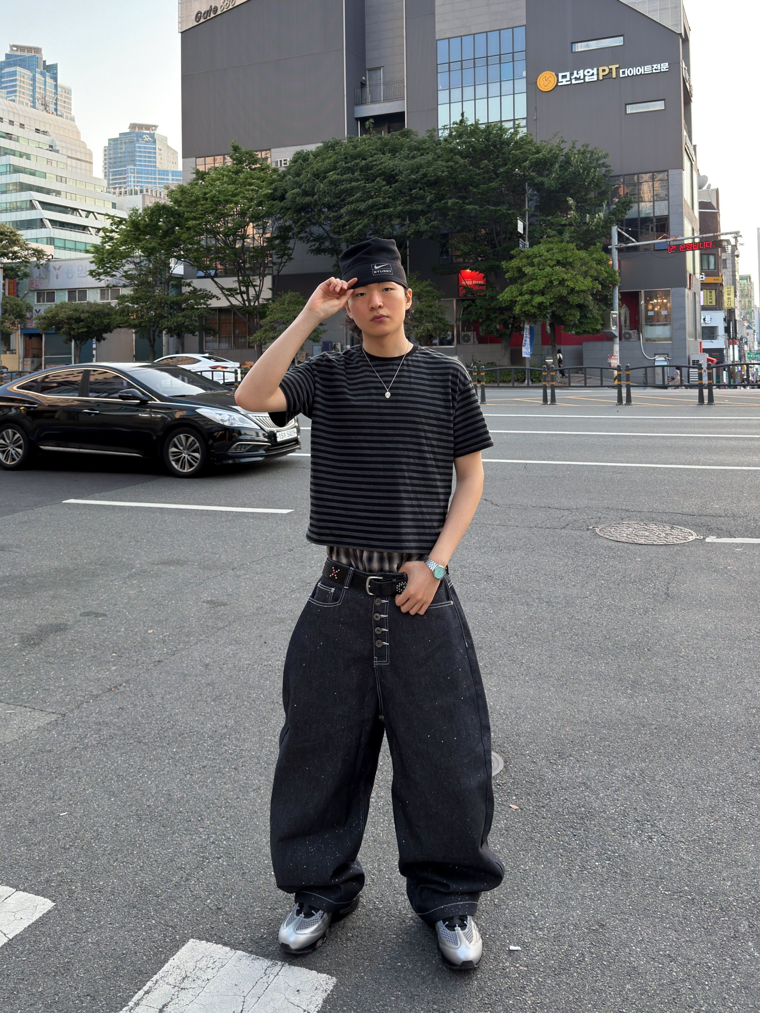 Nike x Palace Air Max 95 Metallic Silver Aluminum, Nike x Stussy Skull Cap Black 착용 스타일 - 3