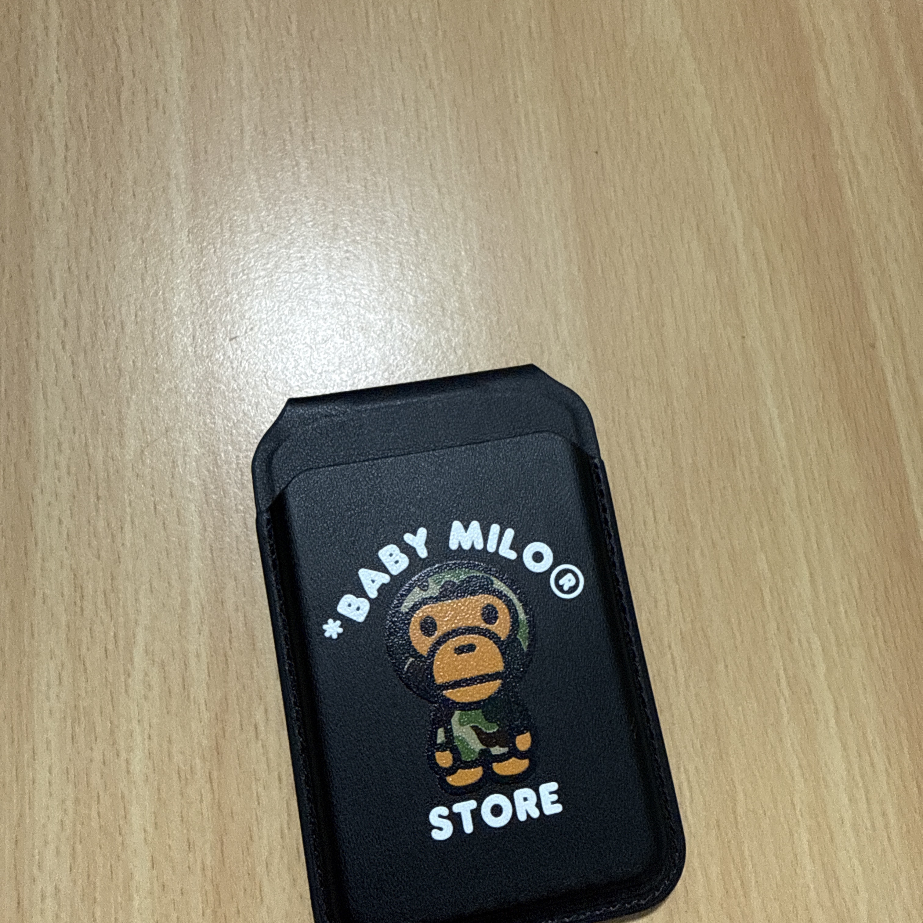 BAPE Baby Milo MagSafe Card Holder Black 착용 스타일