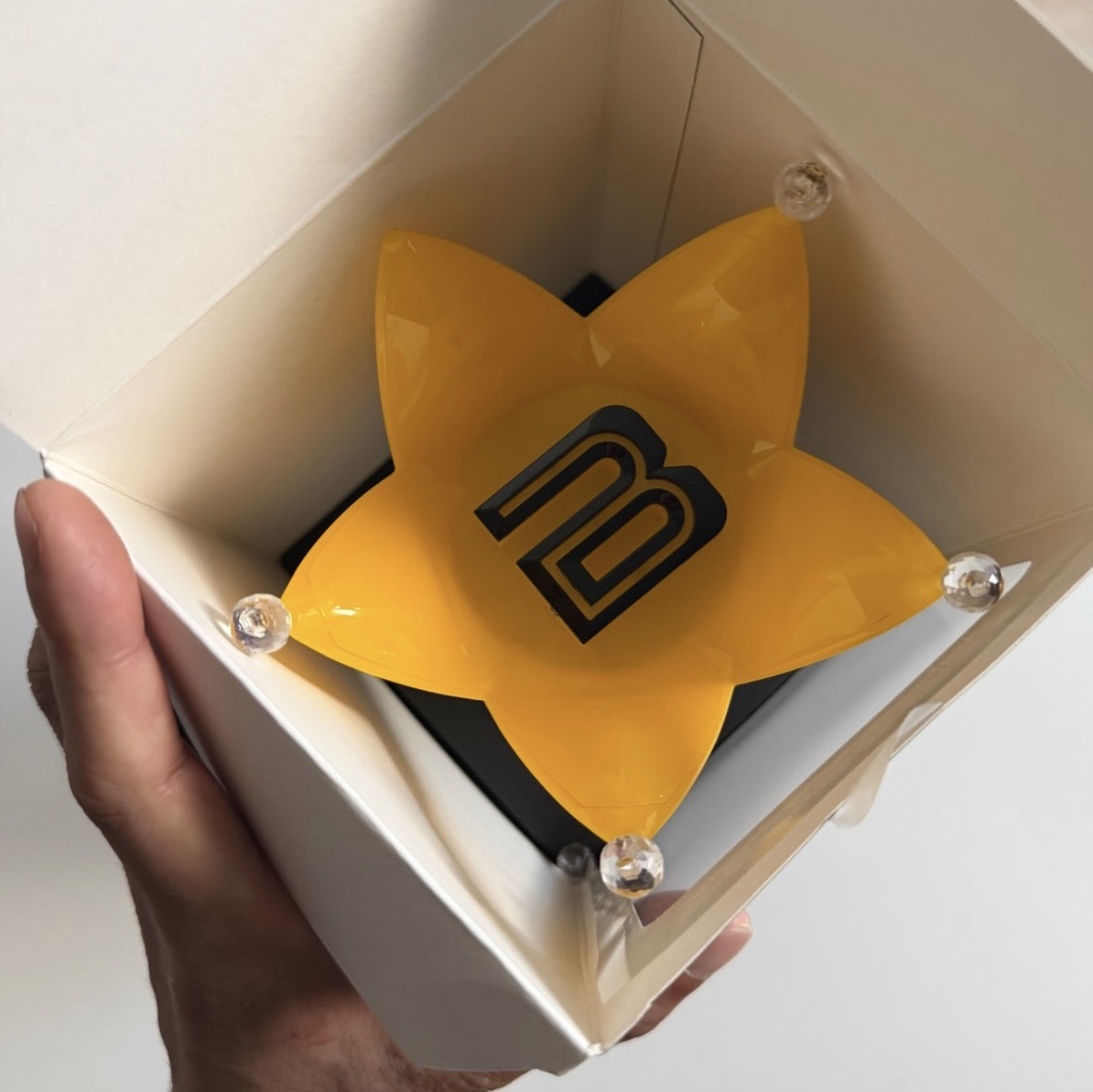 Bigbang Official Light Stick Ver.4 Black 2025 착용 스타일