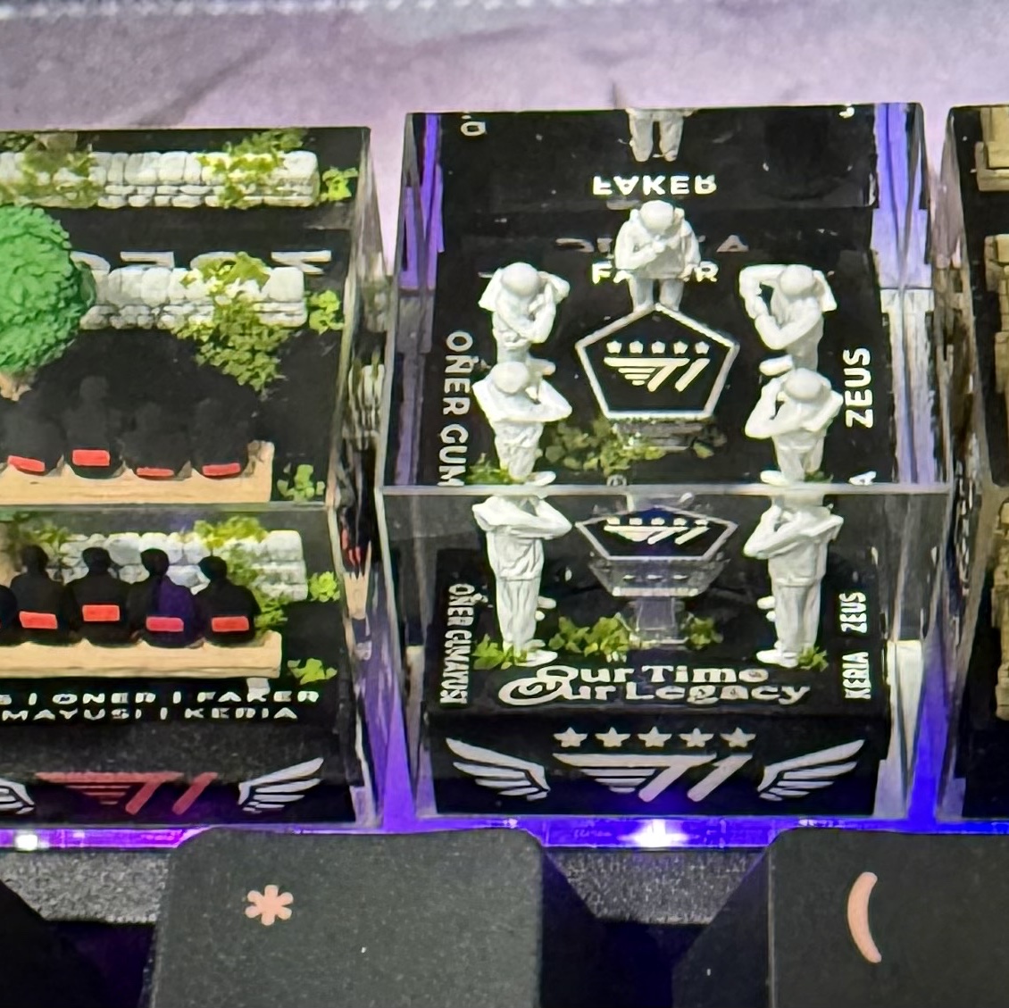 T1 2024 World Champions ZOFGK Keycap, T1 2024 World Champions Keycap 착용 스타일 - 3