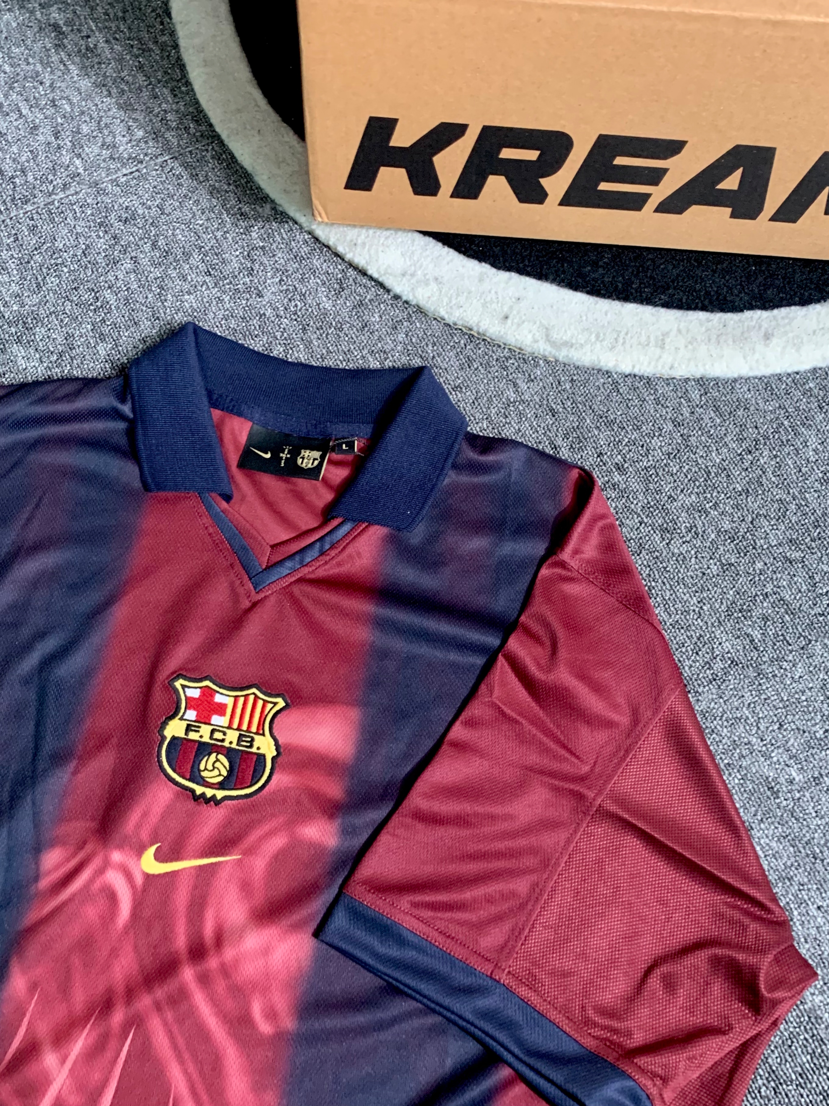 Nike FC Barcelona x Travis Scott Retro 2000/01 Home Skeleton Jersey Multicolor (Non Marking Ver.), Nike SB Ishod Wair Light Olive 착용 스타일 - 6