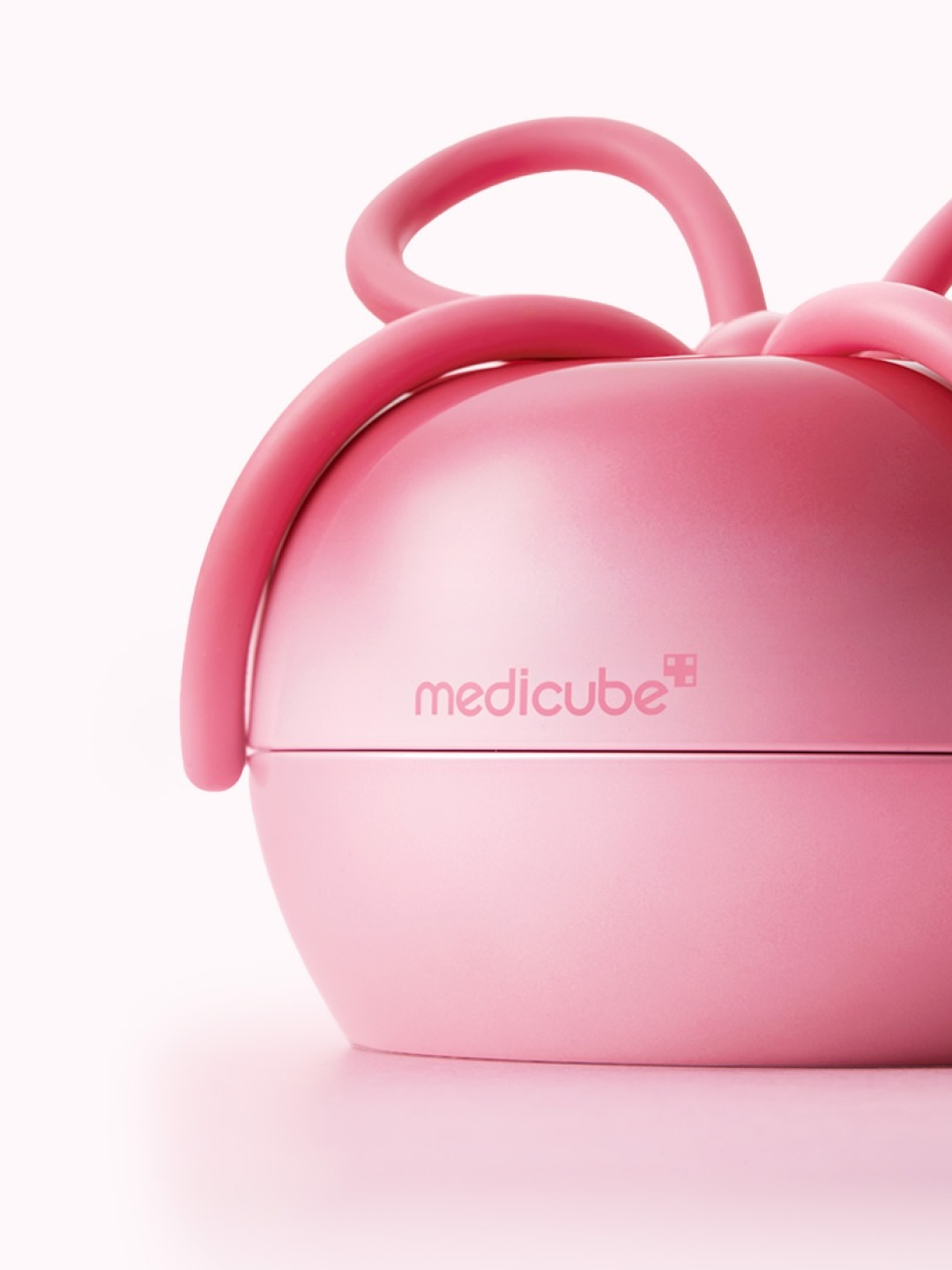 Medicube x Forever Cherry Ribbon Cherry Glass Hair Brush Pink 착용 스타일 - 2