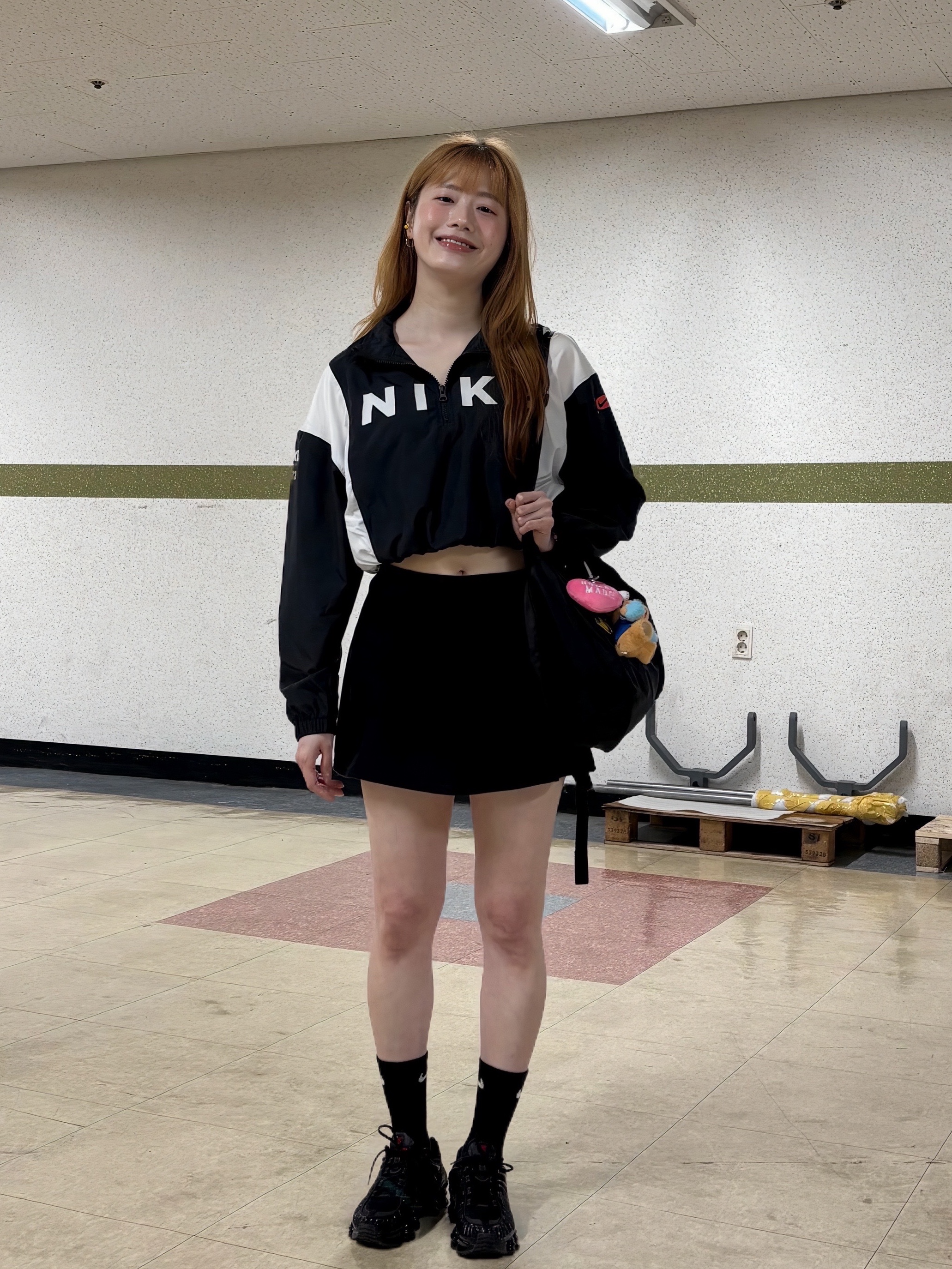 (W) Nike Shox TL Black and Max Orange, Starbucks x KBO Lions Bearista Keychain 착용 스타일 - 9