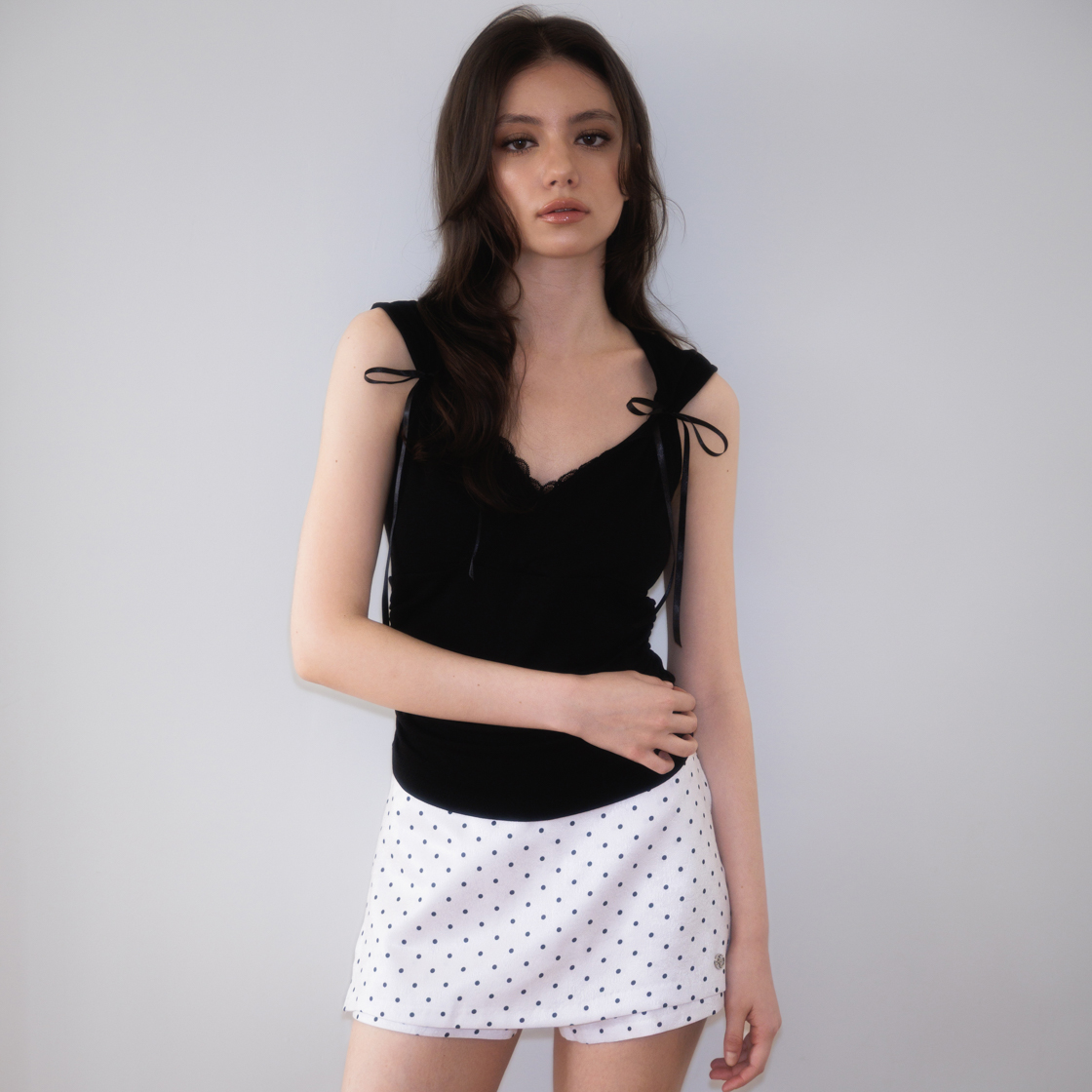 로제프란츠레이스 트리밍 리본 뮤즈 슬리브리스 블랙(Rosefrantz Lace-trim Ribbon Muse Sleeveless [Black]) - 5