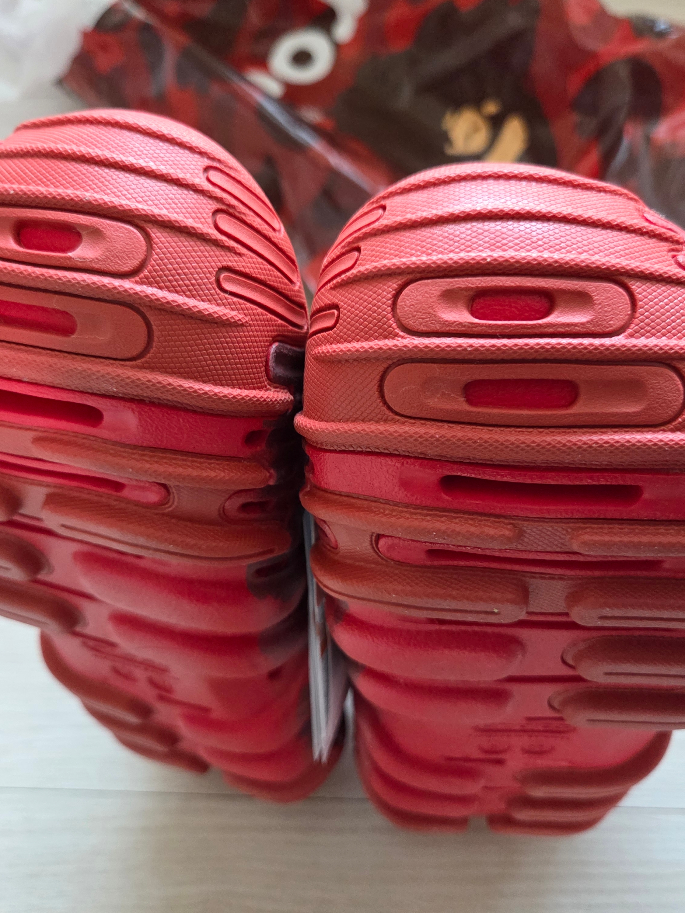 Crocs x BAPE Echo RO Clog Red 착용 스타일 - 10