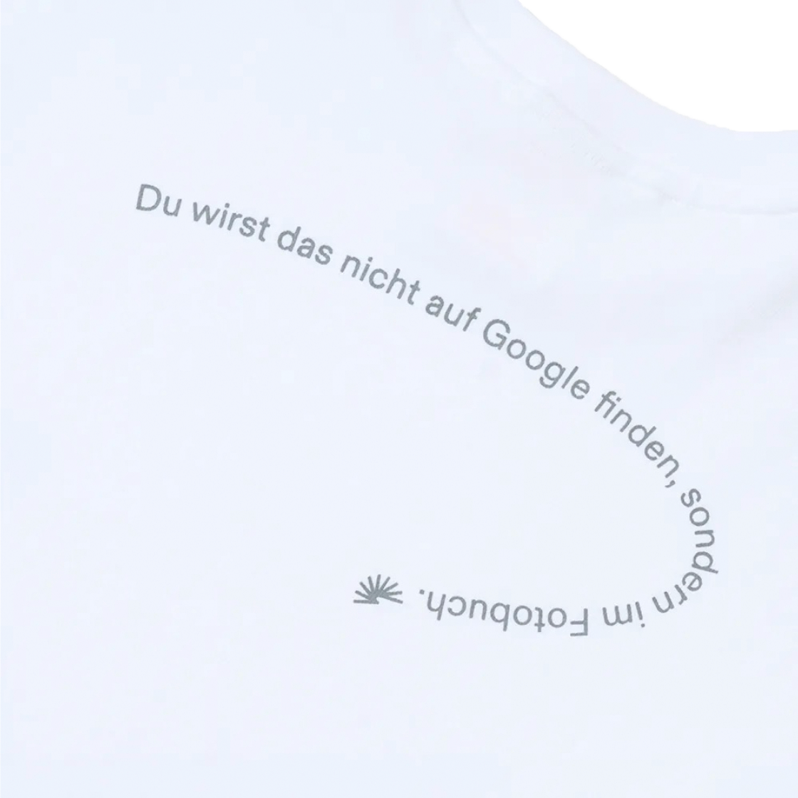 베를린 포토북 디스트리뷰션 003 오버뷰 티 화이트(Berlin Photobook Distribution 003 Overview Tee White) - 4