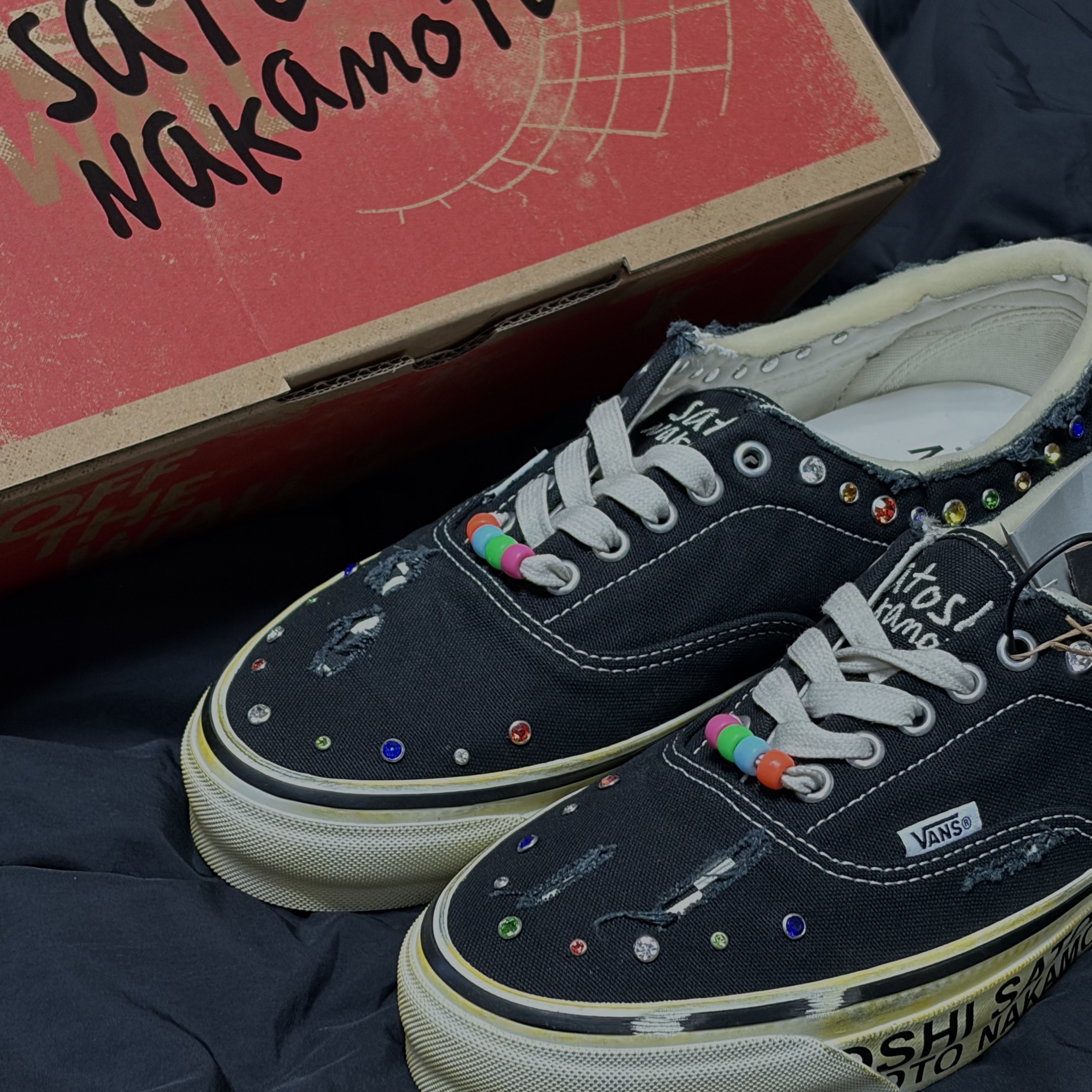 Vans x Satoshi Nakamoto OTW Era 95 Gems Black 착용 스타일 - 1