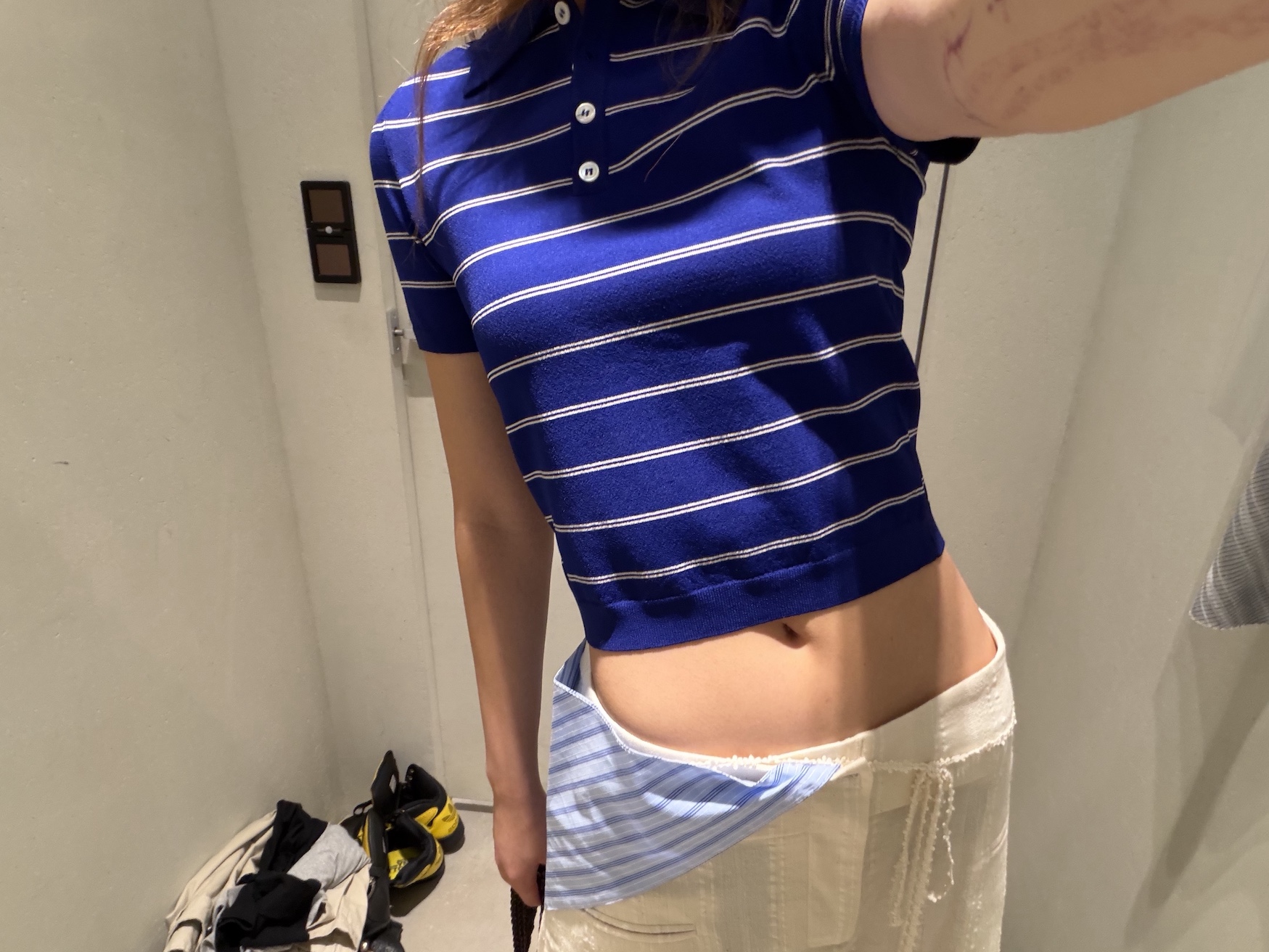 Shushu/Tong Women Striped Knit Polo Shirt Navy Blue - 26SS, Howlin Women Bandana Lovers Fine Stripes Multi Blue - 26SS 착용 스타일 - 2