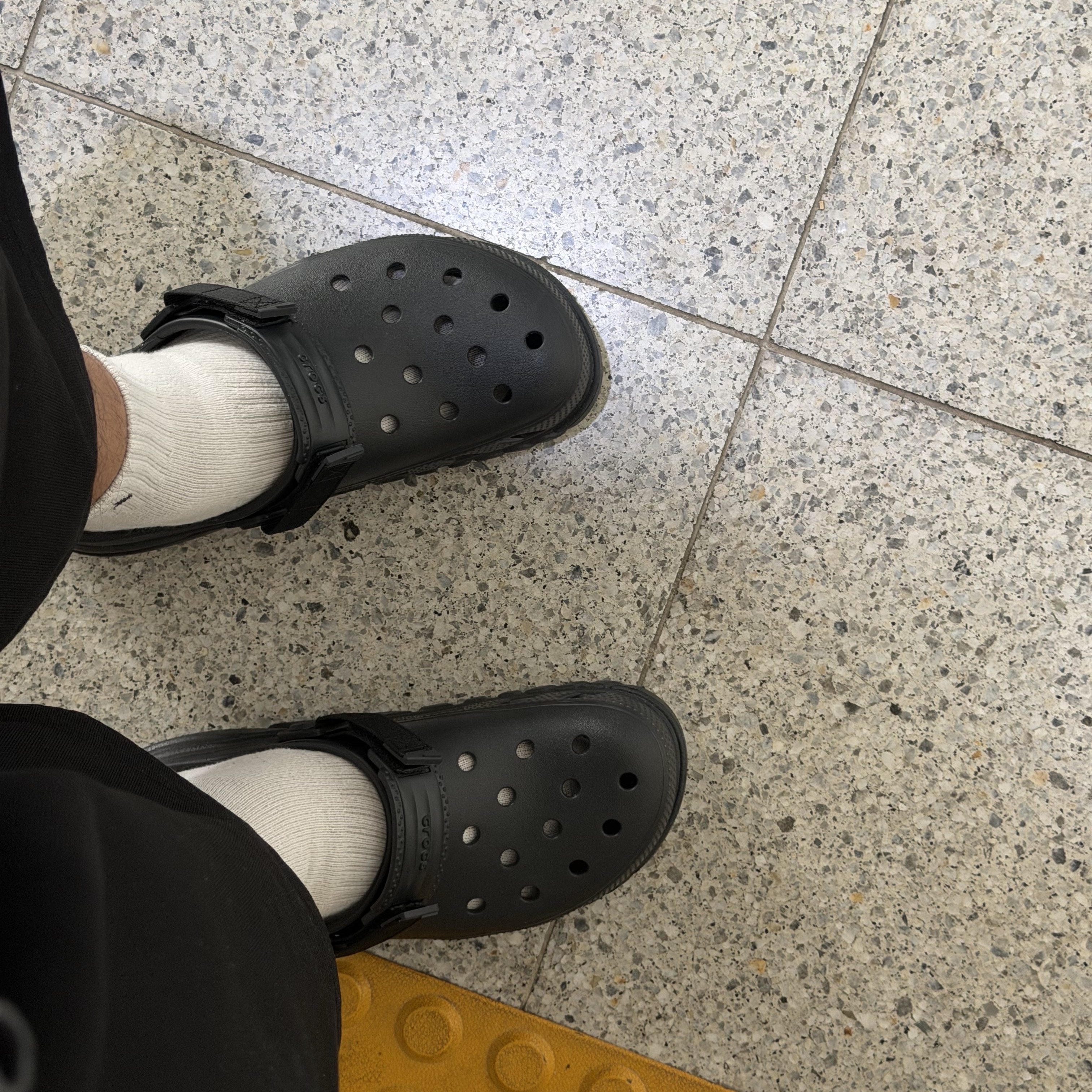 Crocs Duet Max II Clog Black 착용 스타일