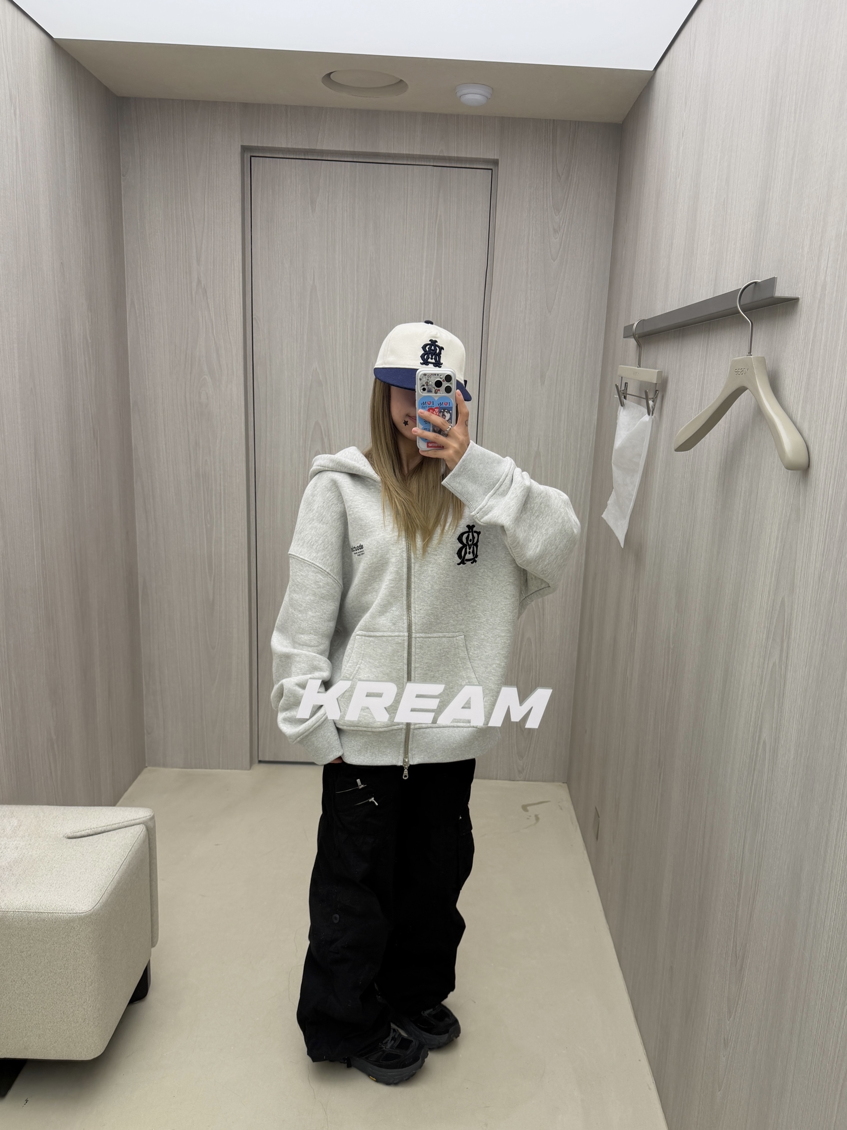 [KREAM 단독] About:Blank Dual Logo Zip Hoodie Grey Marl Black - 26SS, [KREAM 단독] [재입고] About:Blank Monogram Contrast Cap Ecru Navy - 26SS 착용 스타일 - 3