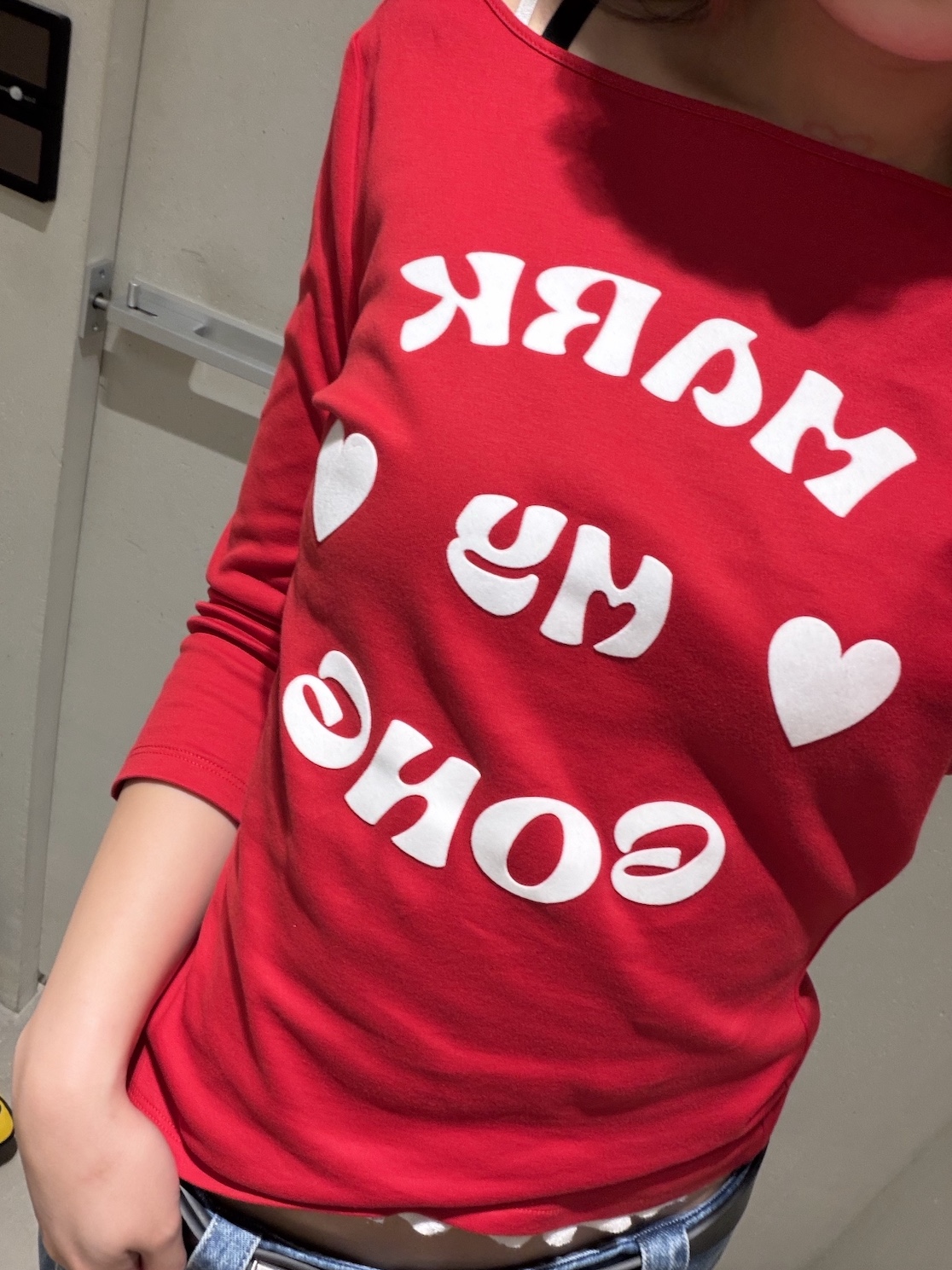 Markgong Women Mark My Gong Printed Red 3/4 Sleeve Cowl Neck Backless Top Red - 26SS, Phileo x Keen Women Targhee White - 26SS 착용 스타일 - 1