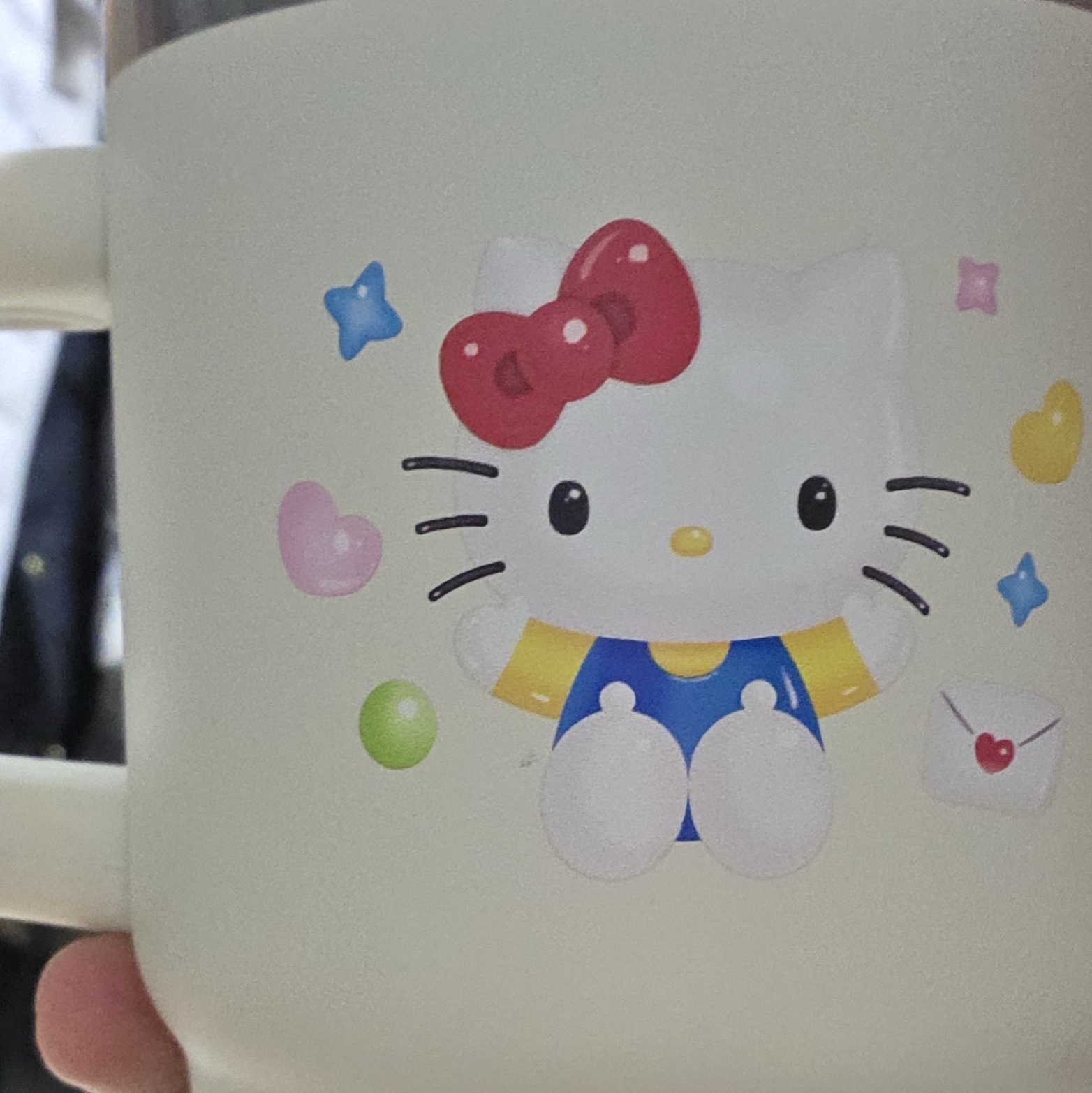 Sanrio Hello Kitty x 7-Eleven Handle Straw Tumbler 착용 스타일