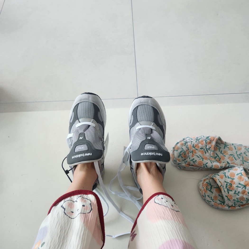 New Balance 992 Made in USA Core Grey Silver Metallic 착용 스타일