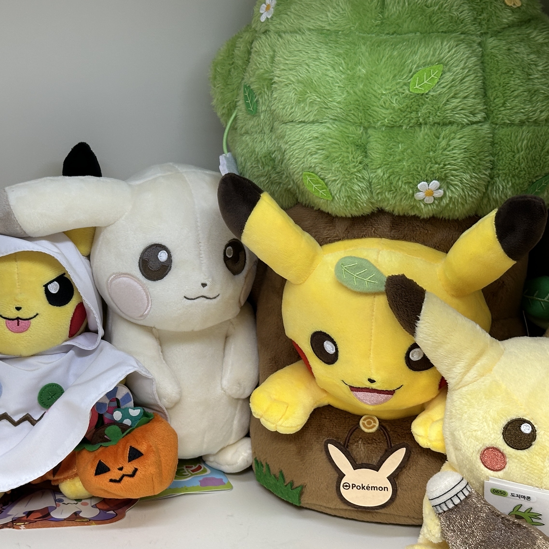 Pokemon Pokopia Pokemon Pikachu Plush Toy Light Blue 착용 스타일