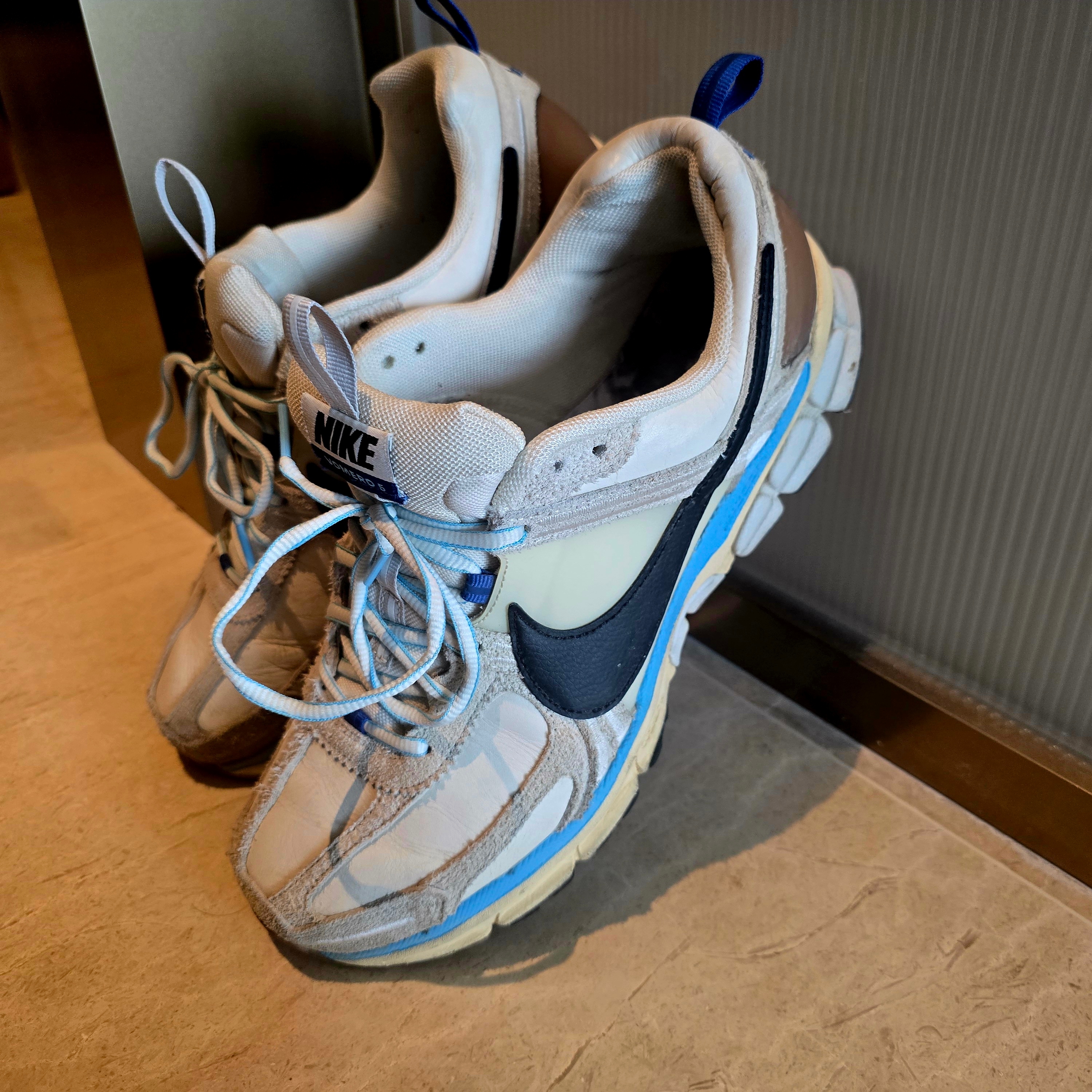 (W) Nike Zoom Vomero 5 PRM Designed by Japan 착용 스타일