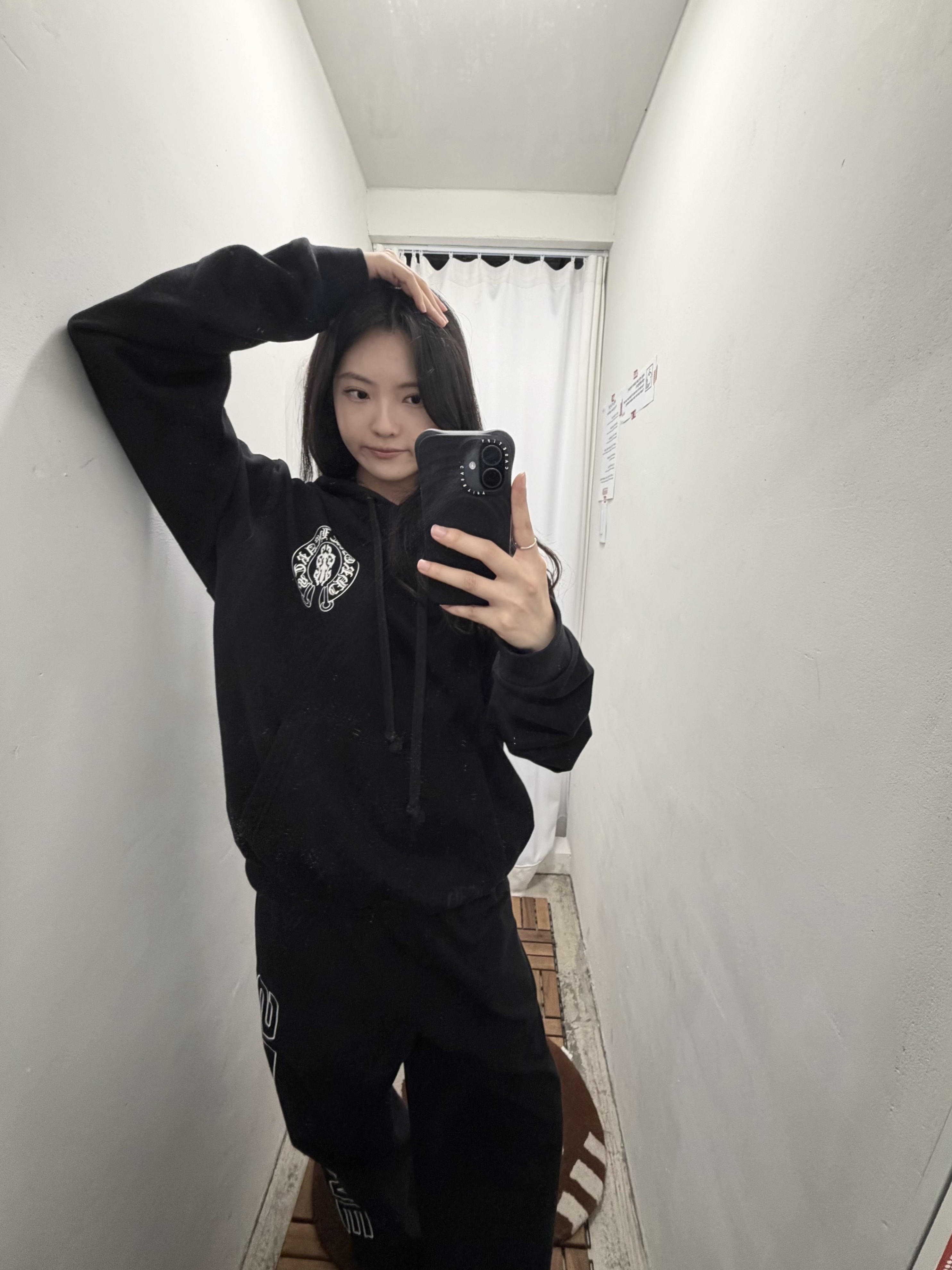 Supreme Spellout Embroidered Ripstop Track Pants Black - 25FW, Casetify iPhone MagSafe Ripple Case Black 착용 스타일 - 1