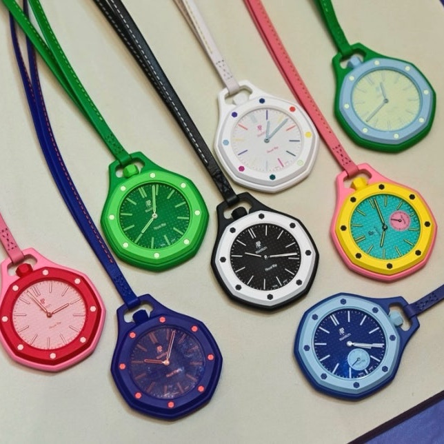 Swatch x Audemars Piguet Bioceramic Royal Pop Orenji Hachi, Swatch x Audemars Piguet Bioceramic Royal Pop Ocho Negro 착용 스타일