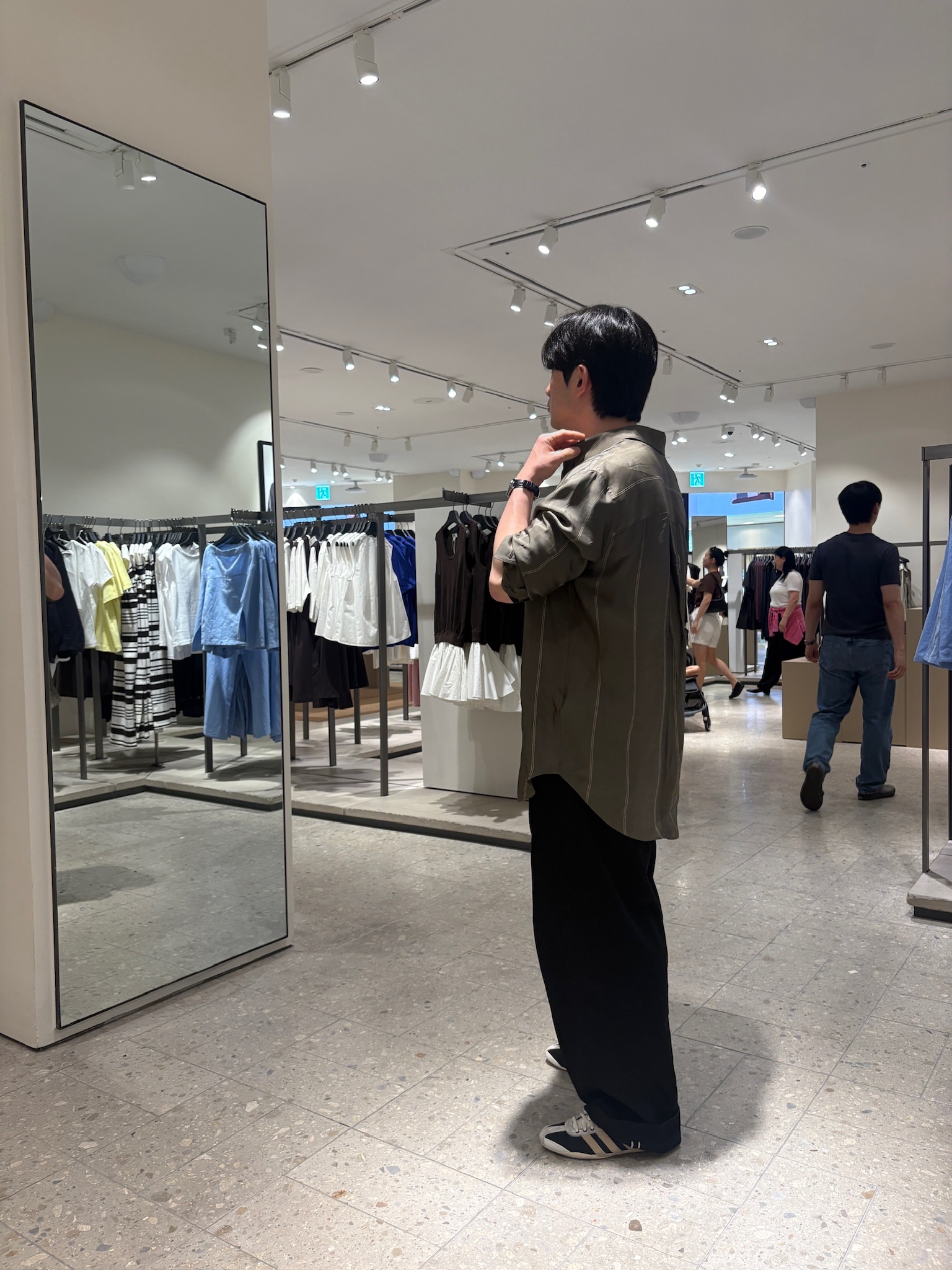 Zara x Willy Chavarria Cupro Jacquard Shirt Grey Green, Graphpaper Selvage Denim Belted Pants Black 착용 스타일 - 2