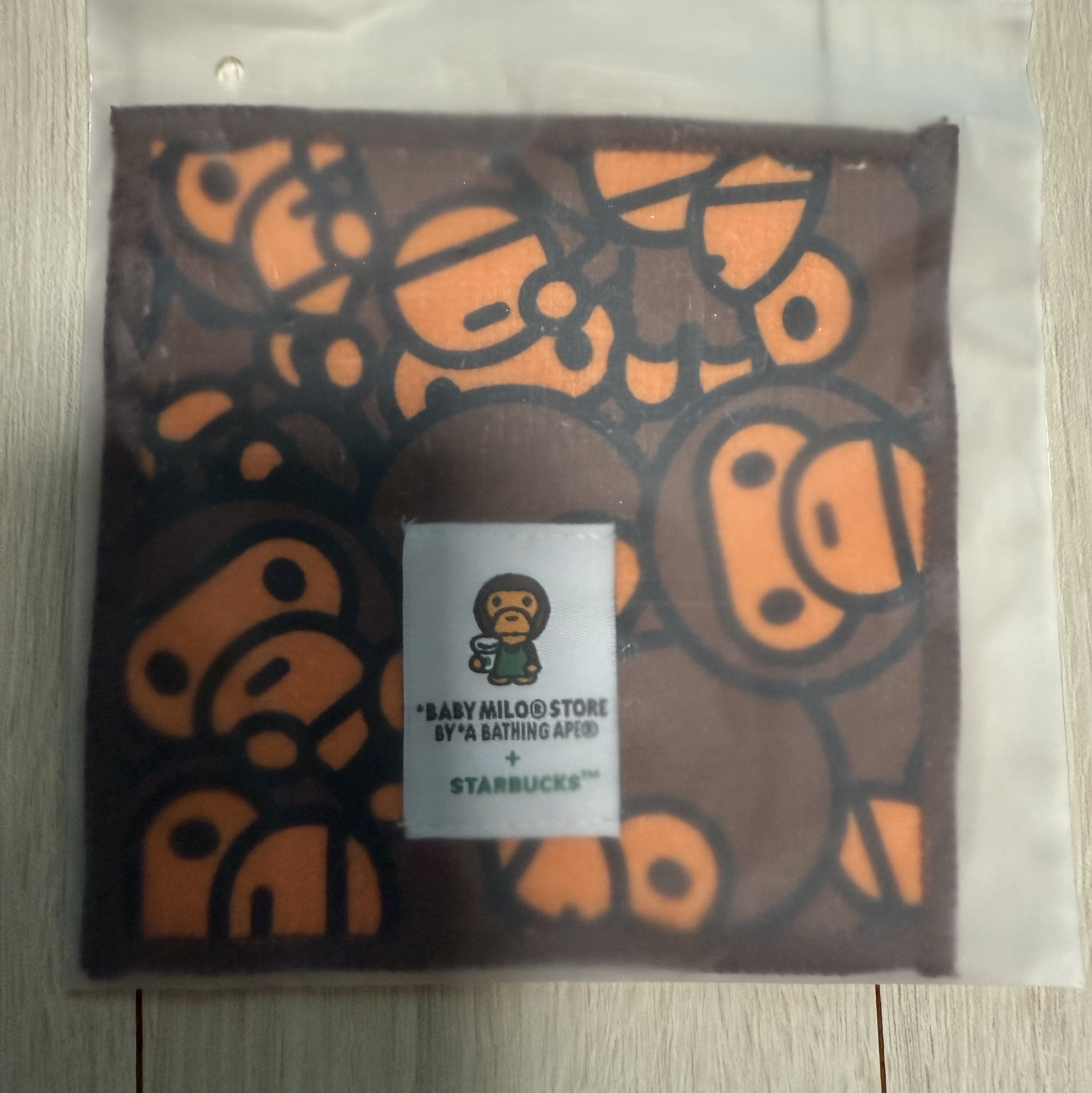 Starbucks x BAPE Baby Milo Coaster 착용 스타일