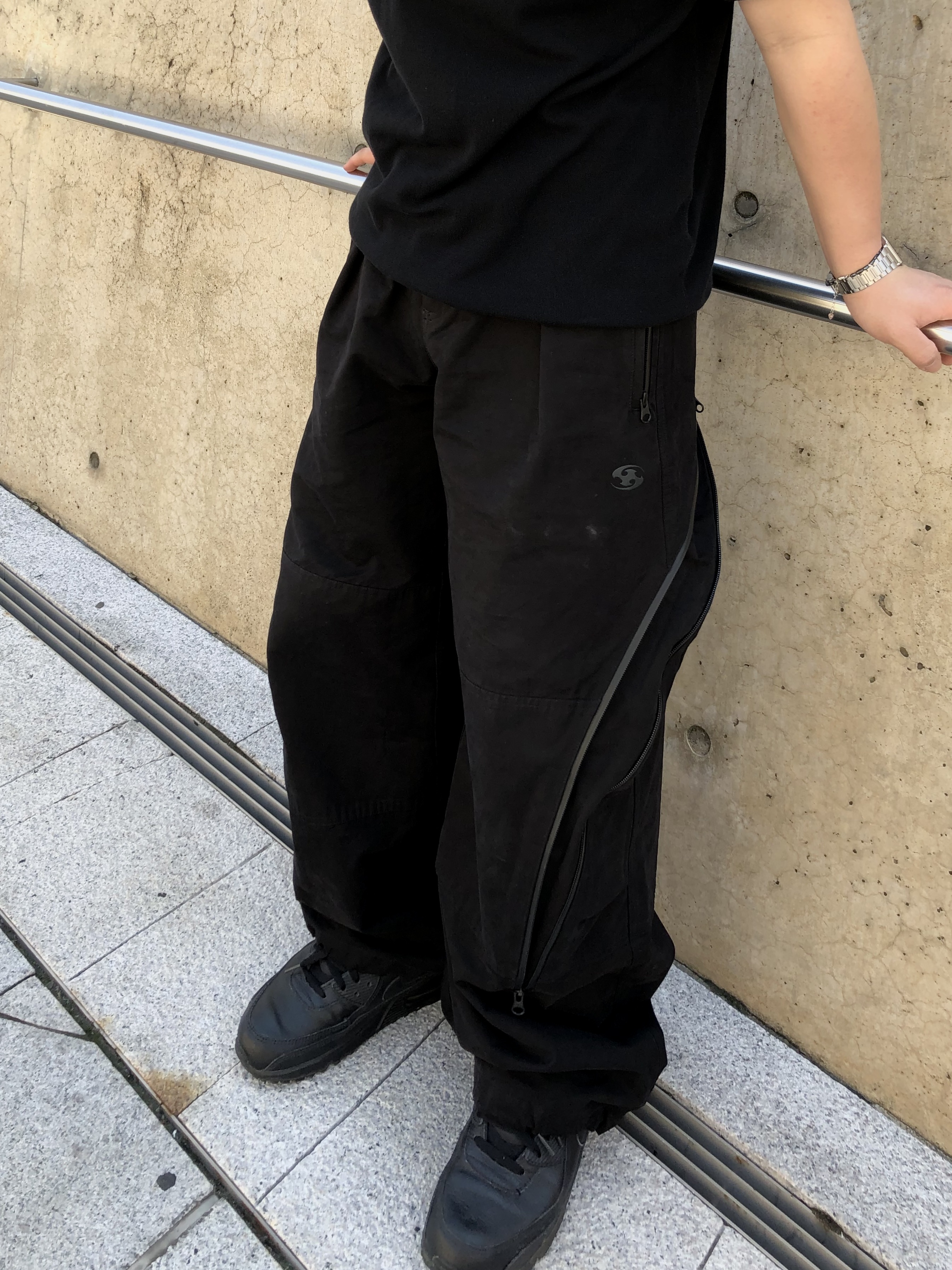 Sansan Gear Affine Curve Pants Black_26SS 착용 스타일 - 2
