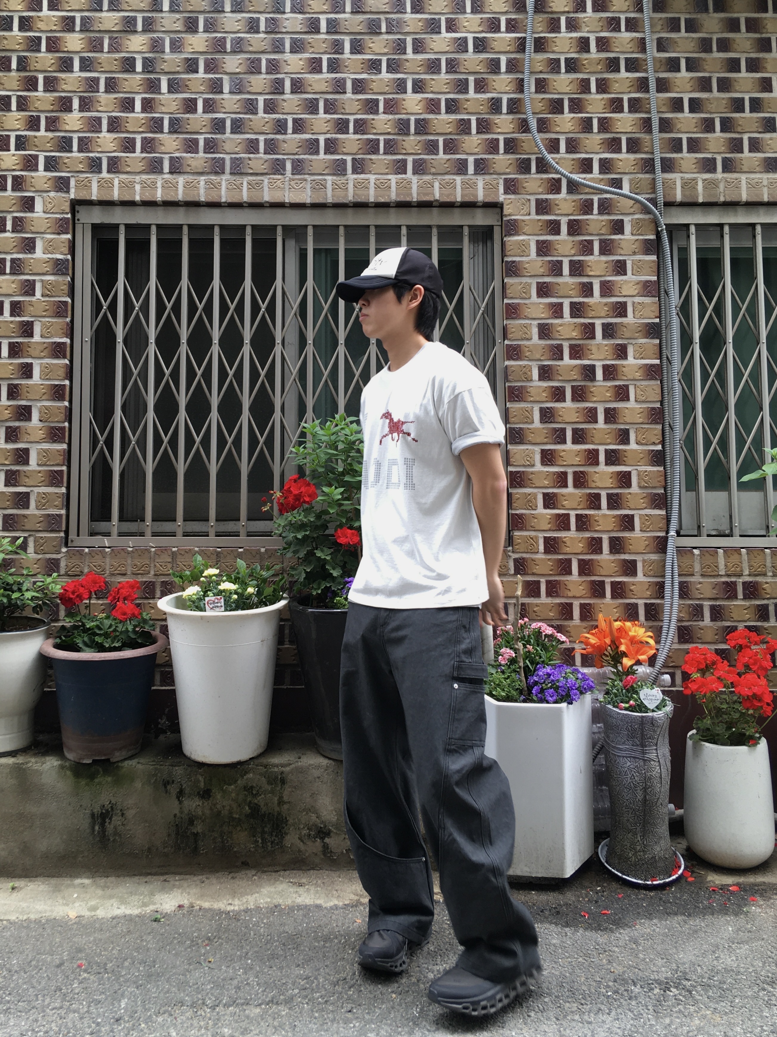 NODI System Error Horse Crop Tee Ivory, On Running x Post Archive Faction (Paf) Cloudmonster 2 Thorn Brown 착용 스타일 - 2